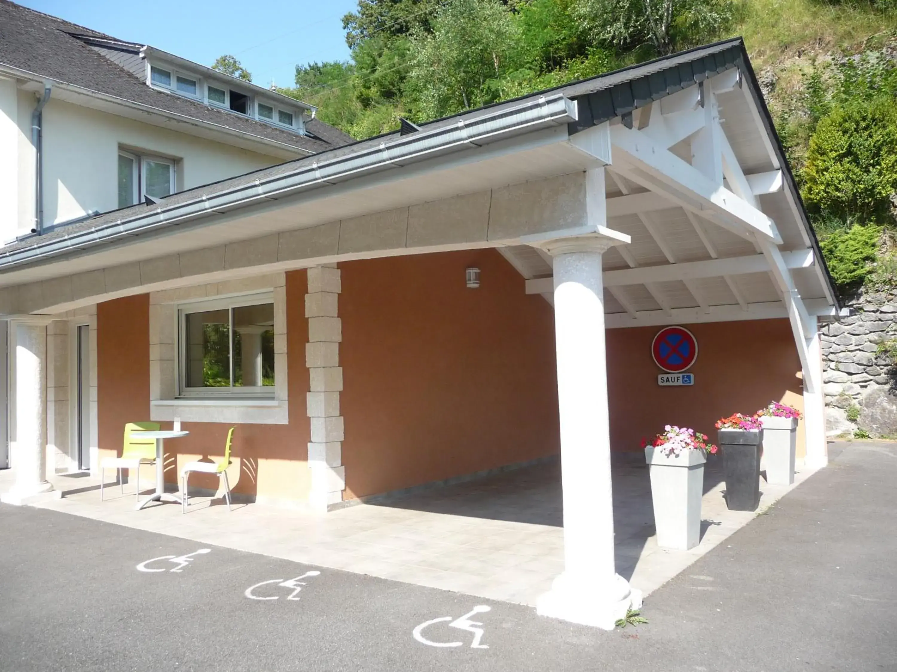 Ground Floor Double Room - Reduced Mobility in Logis Hôtel L'Ayguelade Ground Floor Double Room - Reduced Mobility in Logis Hôtel L'Ayguelade