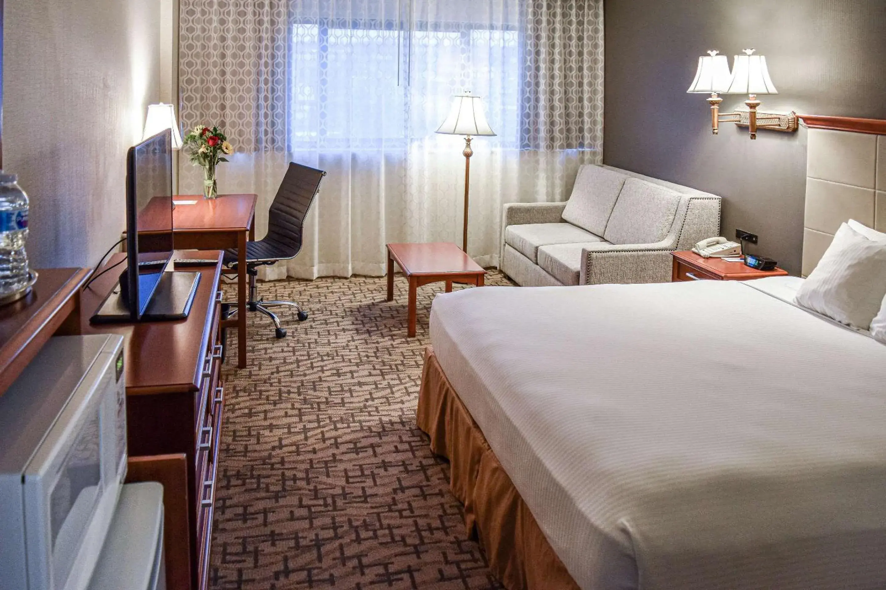 King Room with Sofa Bed - Non-Smoking in Comfort Inn & Suites Downtown Tacoma King Room with Sofa Bed - Non-Smoking in Comfort Inn & Suites Downtown Tacoma