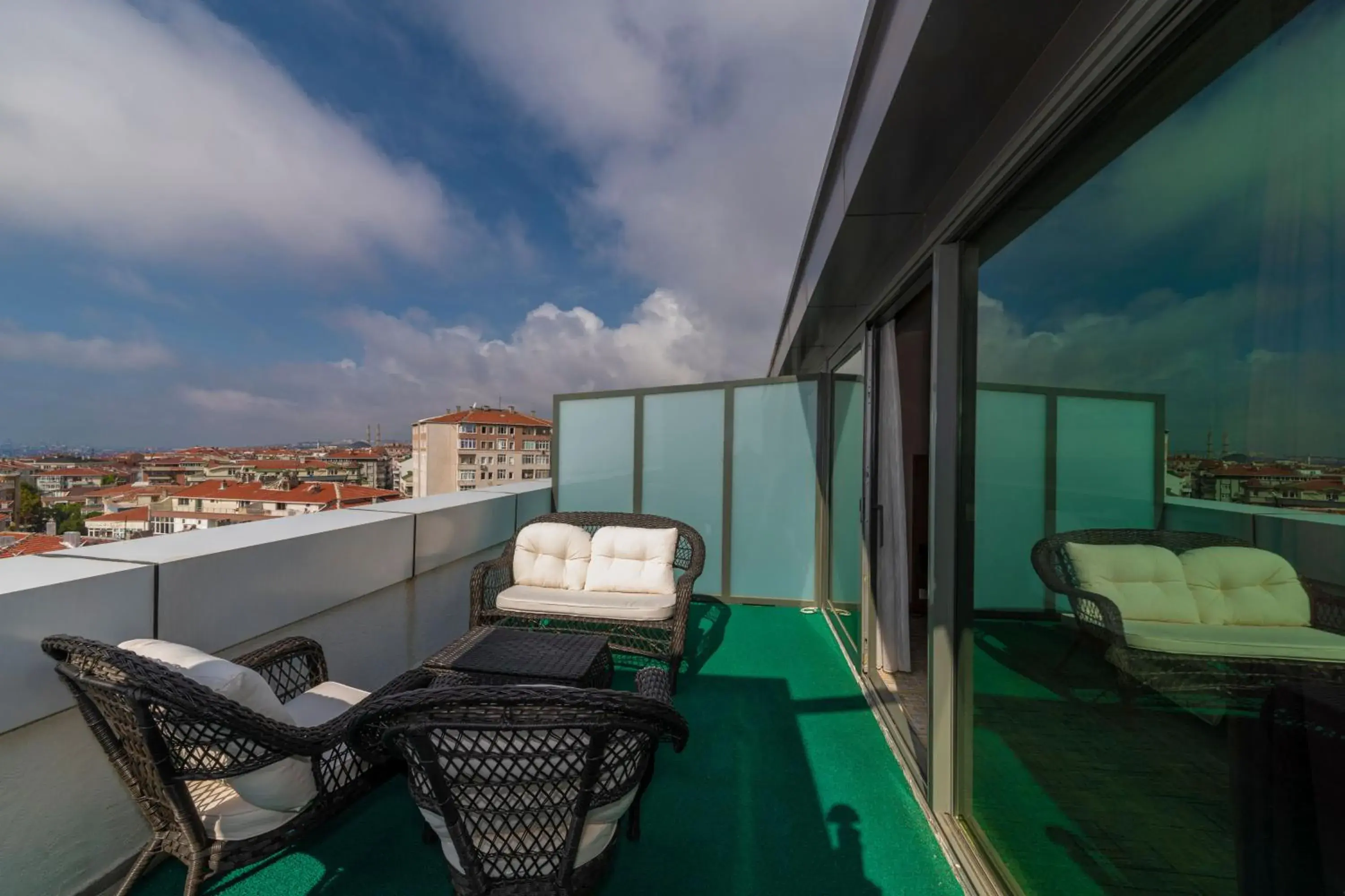 Suite with Terrace in Land Park Hotel Suite with Terrace in Land Park Hotel