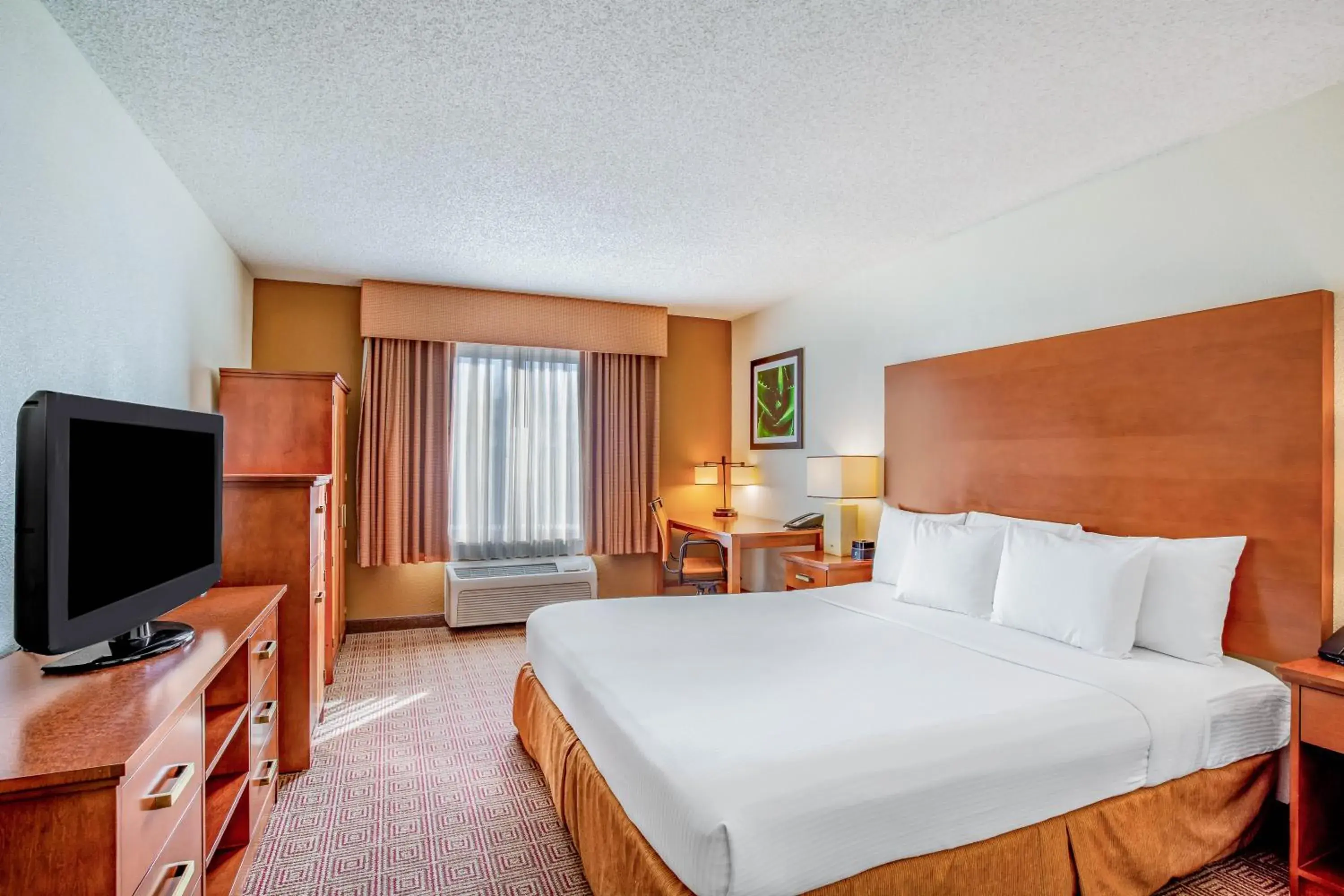 King Room - Mobility Access/Non-Smoking in La Quinta by Wyndham Danbury King Room - Mobility Access/Non-Smoking in La Quinta by Wyndham Danbury