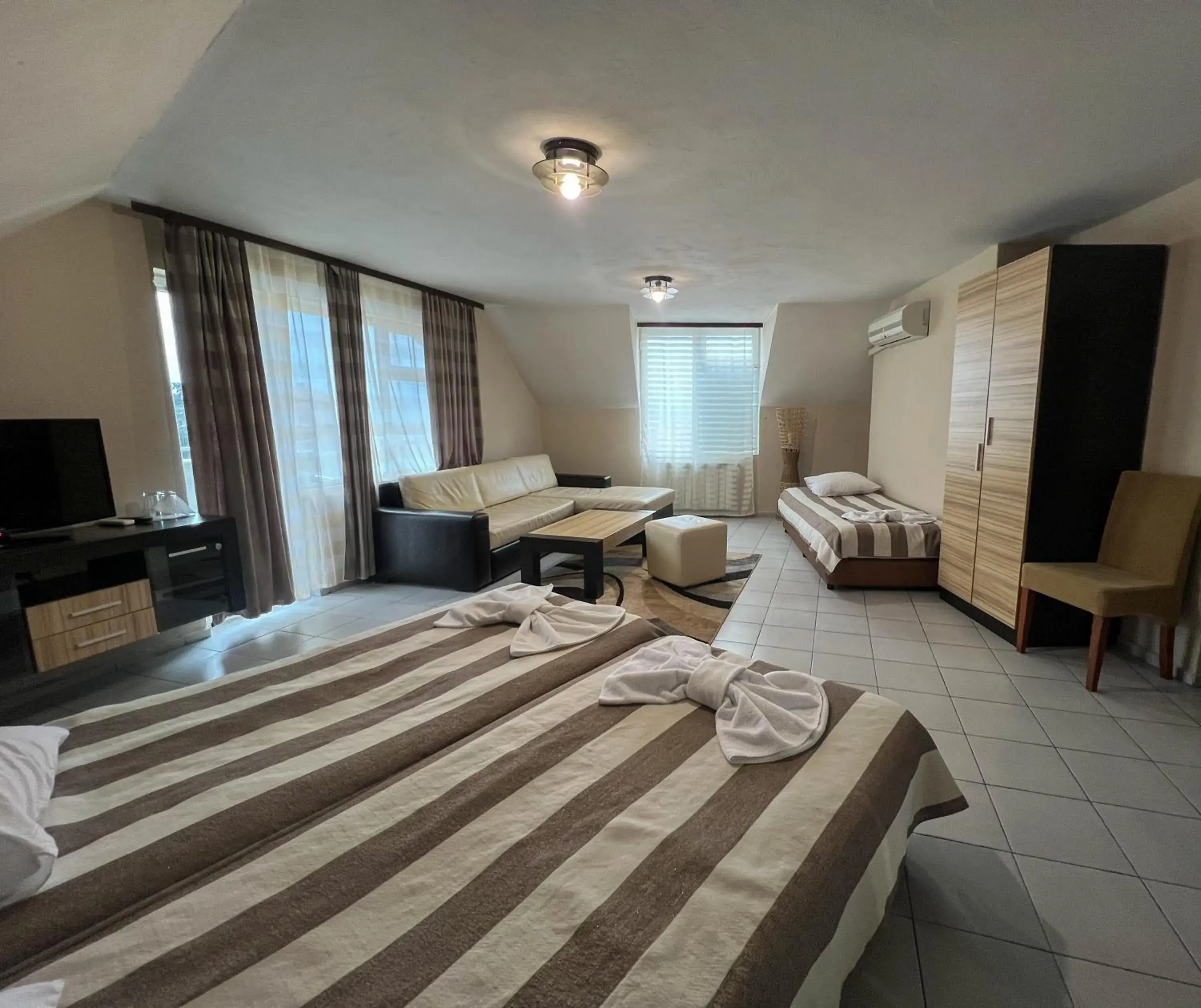 Triple Room in ALPHA family HOTEL Triple Room in ALPHA family HOTEL