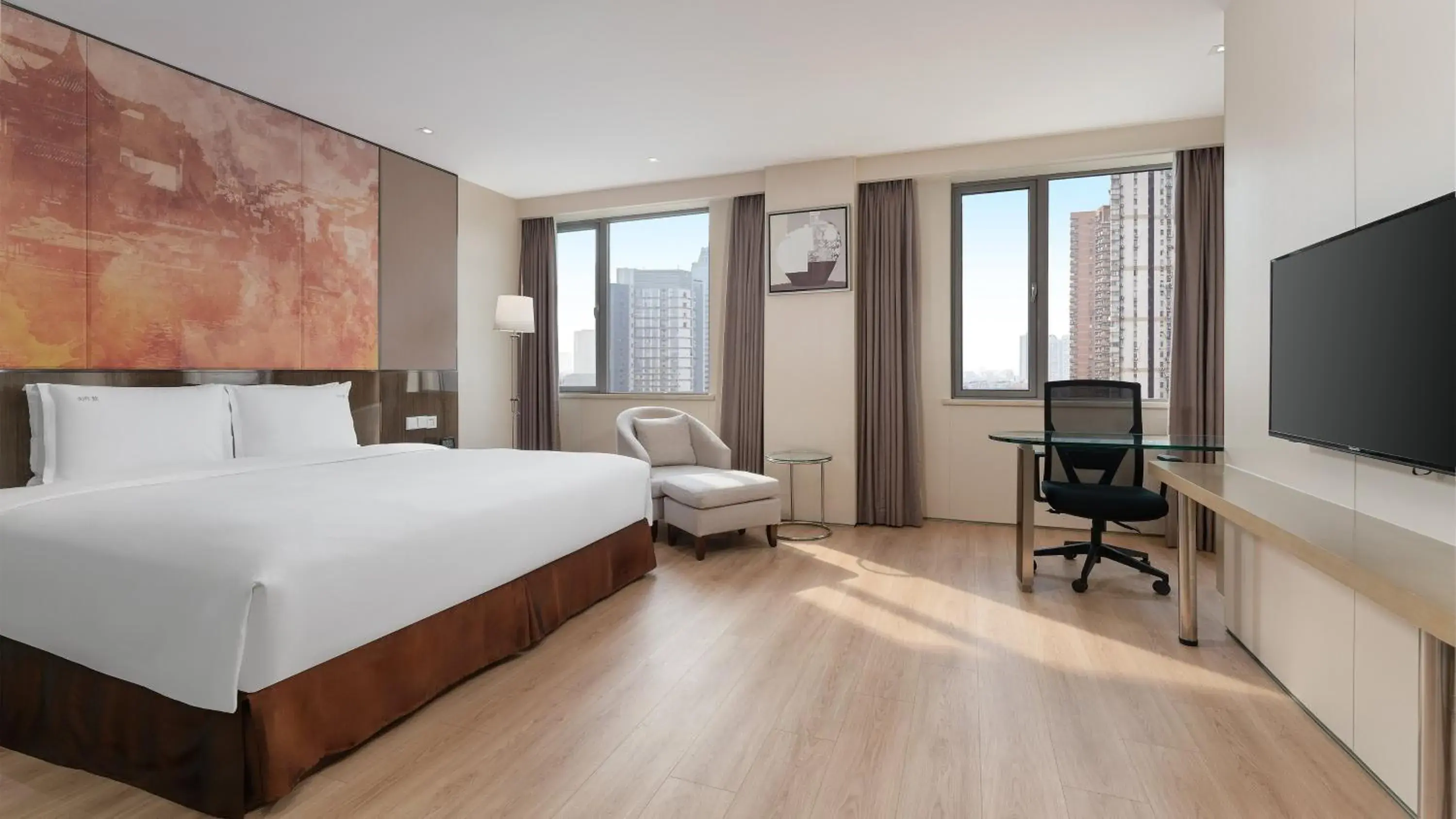 Standard Club King Bed Room in Holiday Inn Nanjing Aqua City by IHG Standard Club King Bed Room in Holiday Inn Nanjing Aqua City by IHG