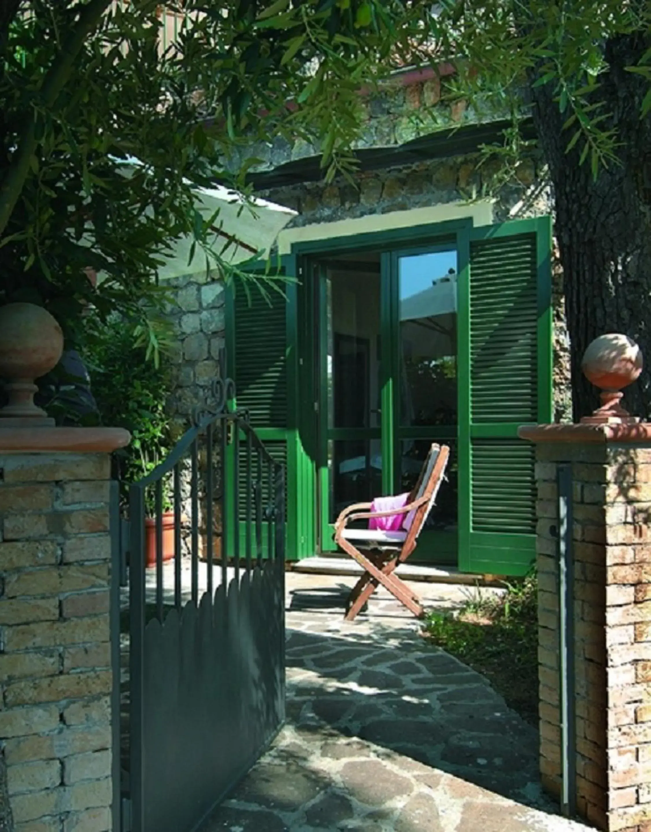 Superior Triple Room in Hotel Villa Delle Meraviglie Superior Triple Room in Hotel Villa Delle Meraviglie