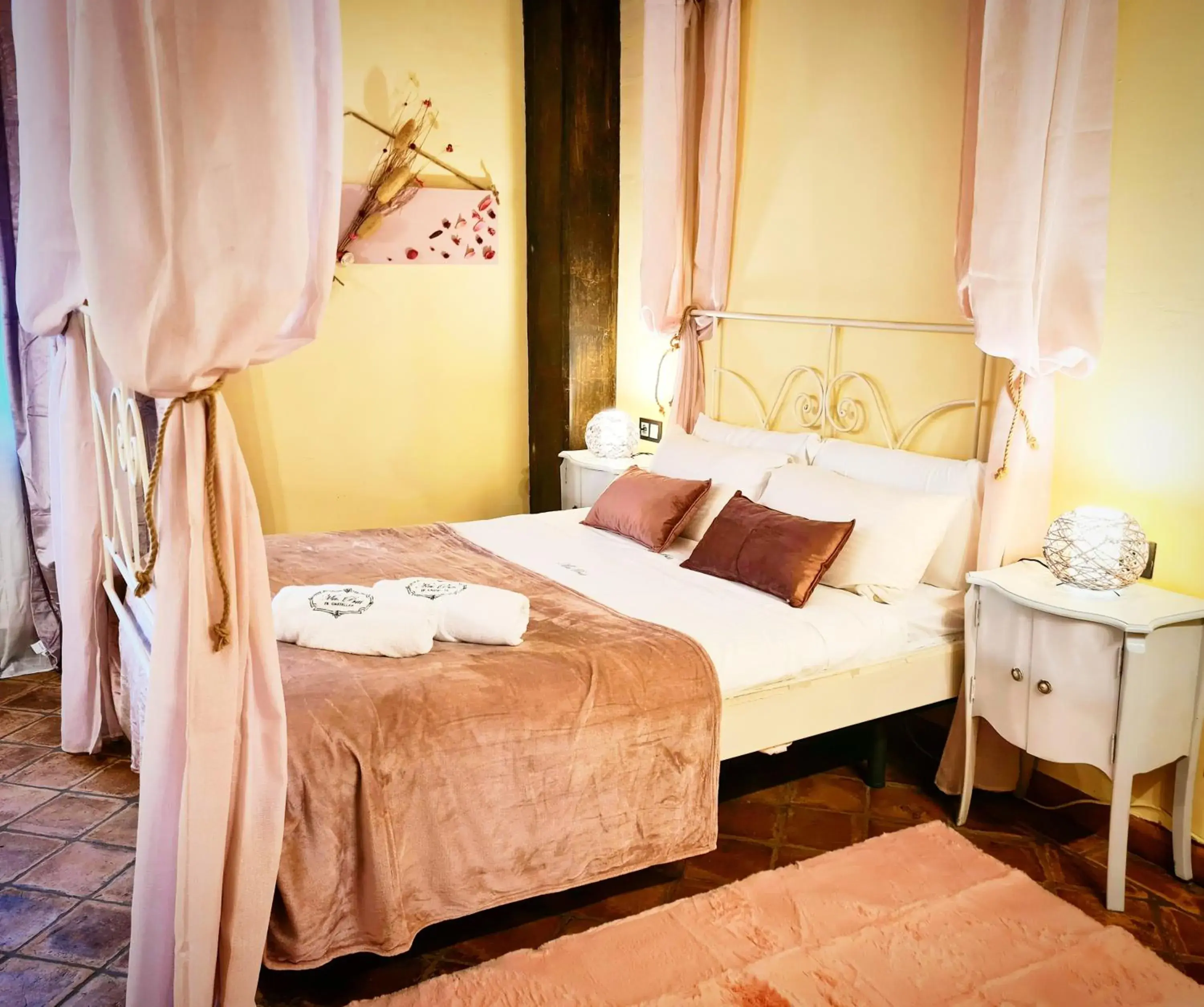 Double Room Rosa in Hotel Rural & Spa Mas Prat Double Room Rosa in Hotel Rural & Spa Mas Prat