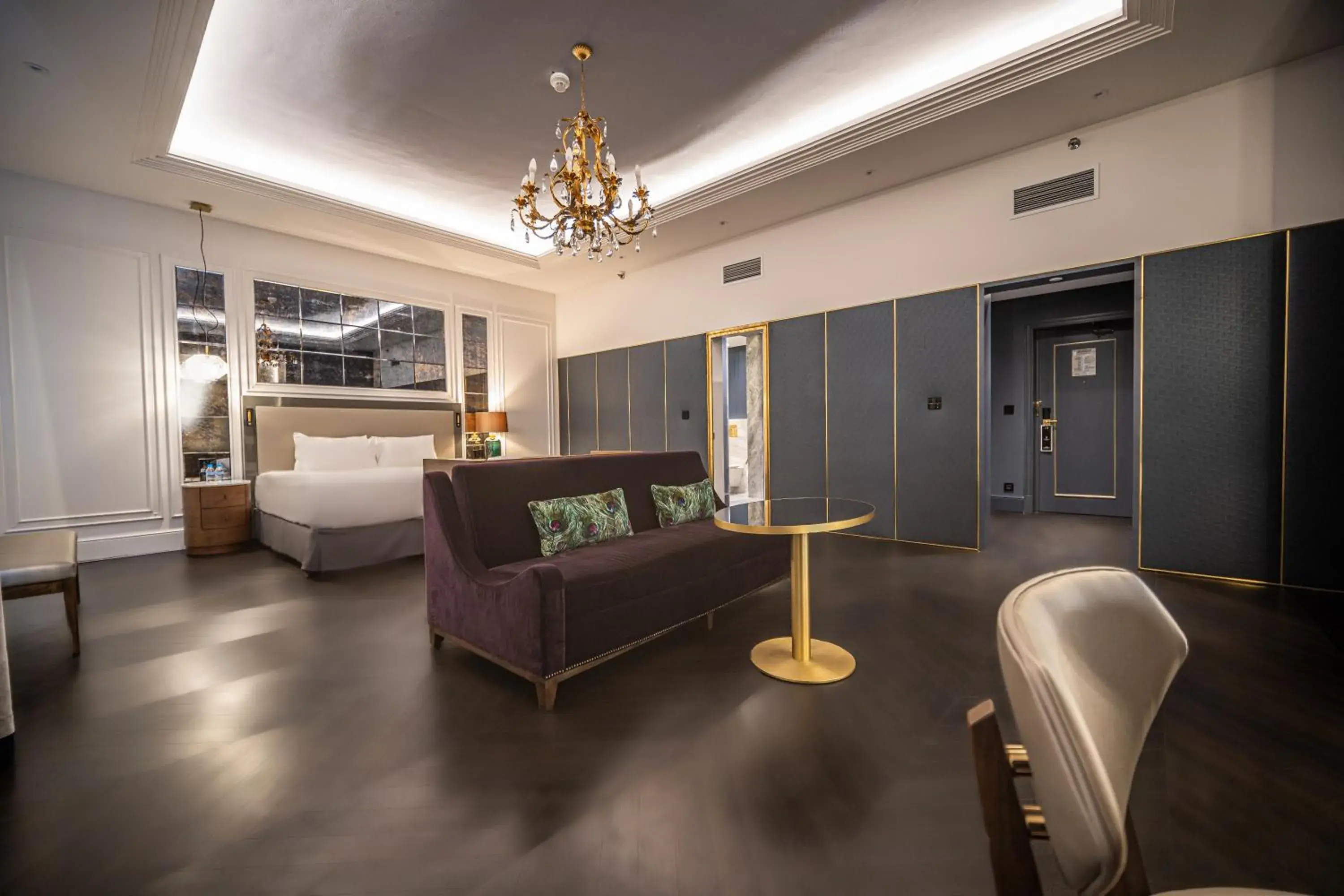 1 Bedroom Junior Suite, 1 King bed, City view - single occupancy in Sofia Balkan Palace 1 Bedroom Junior Suite, 1 King bed, City view - single occupancy in Sofia Balkan Palace