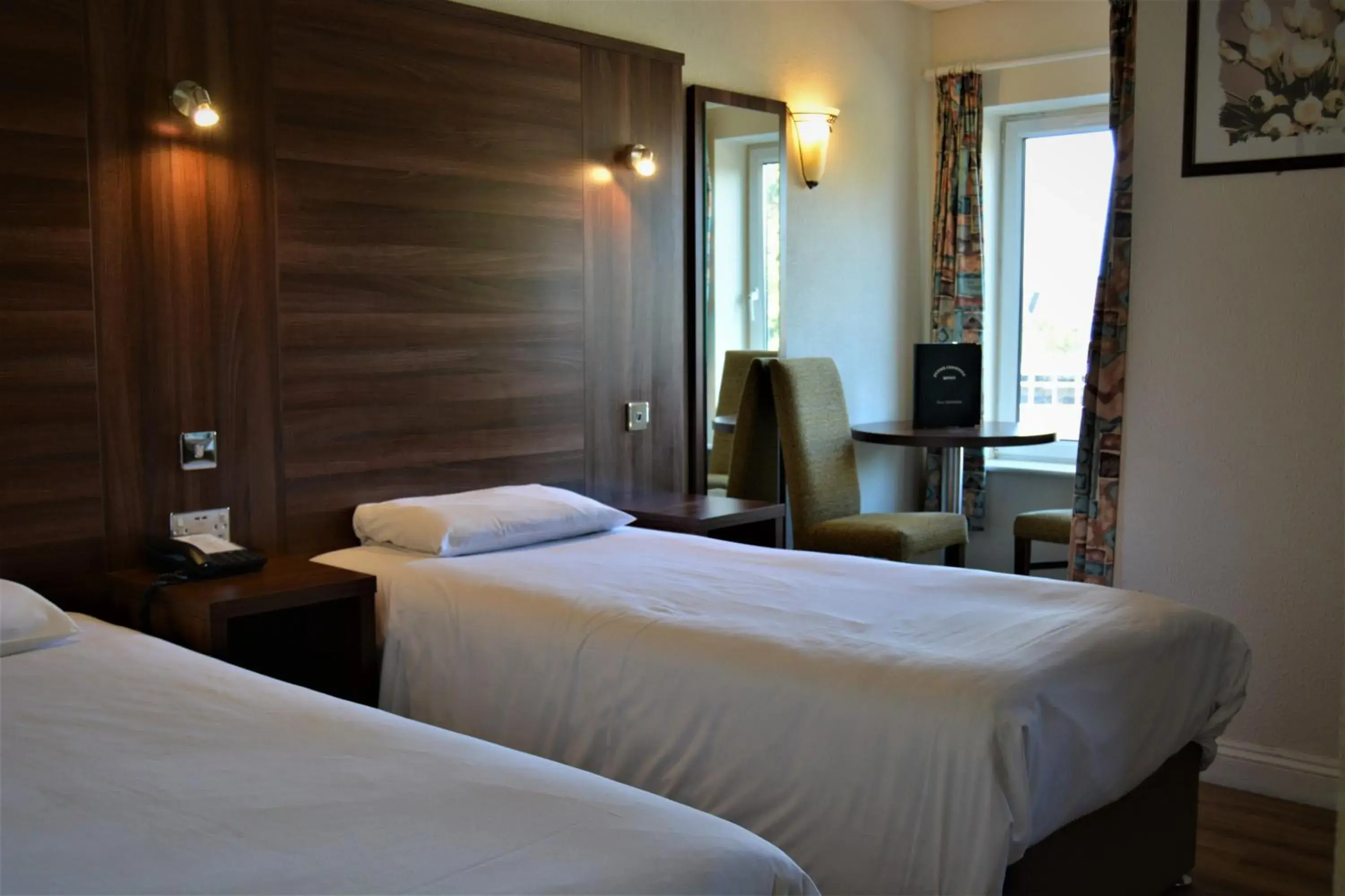 Twin Room - Disability Access in Oliver Cromwell Hotel Twin Room - Disability Access in Oliver Cromwell Hotel