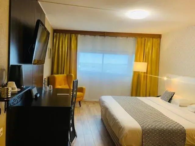 Deluxe Twin Room in Grand Hôtel de Nîmes 4 étoiles Deluxe Twin Room in Grand Hôtel de Nîmes 4 étoiles