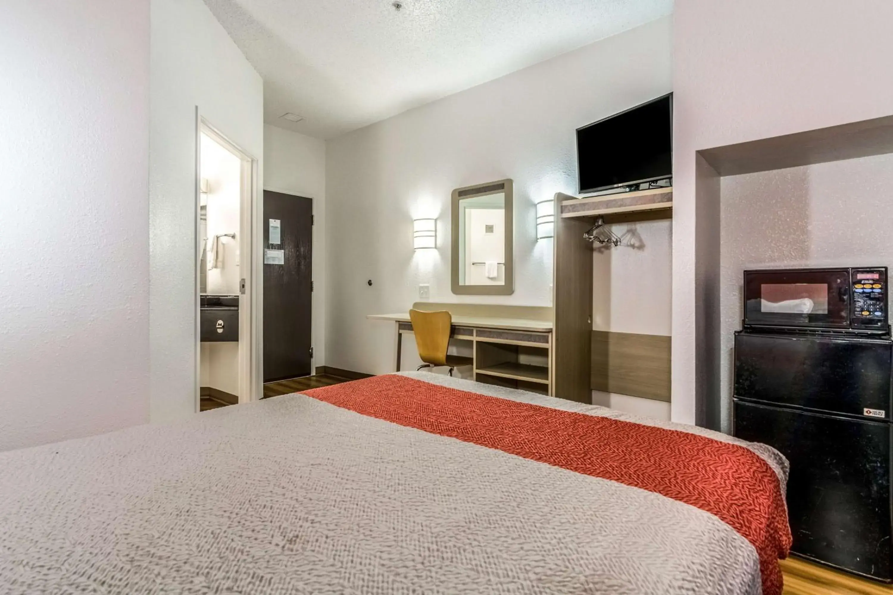 Deluxe Double Room - Smoking in Motel 6-Fort Mill, SC - Charlotte Deluxe Double Room - Smoking in Motel 6-Fort Mill, SC - Charlotte