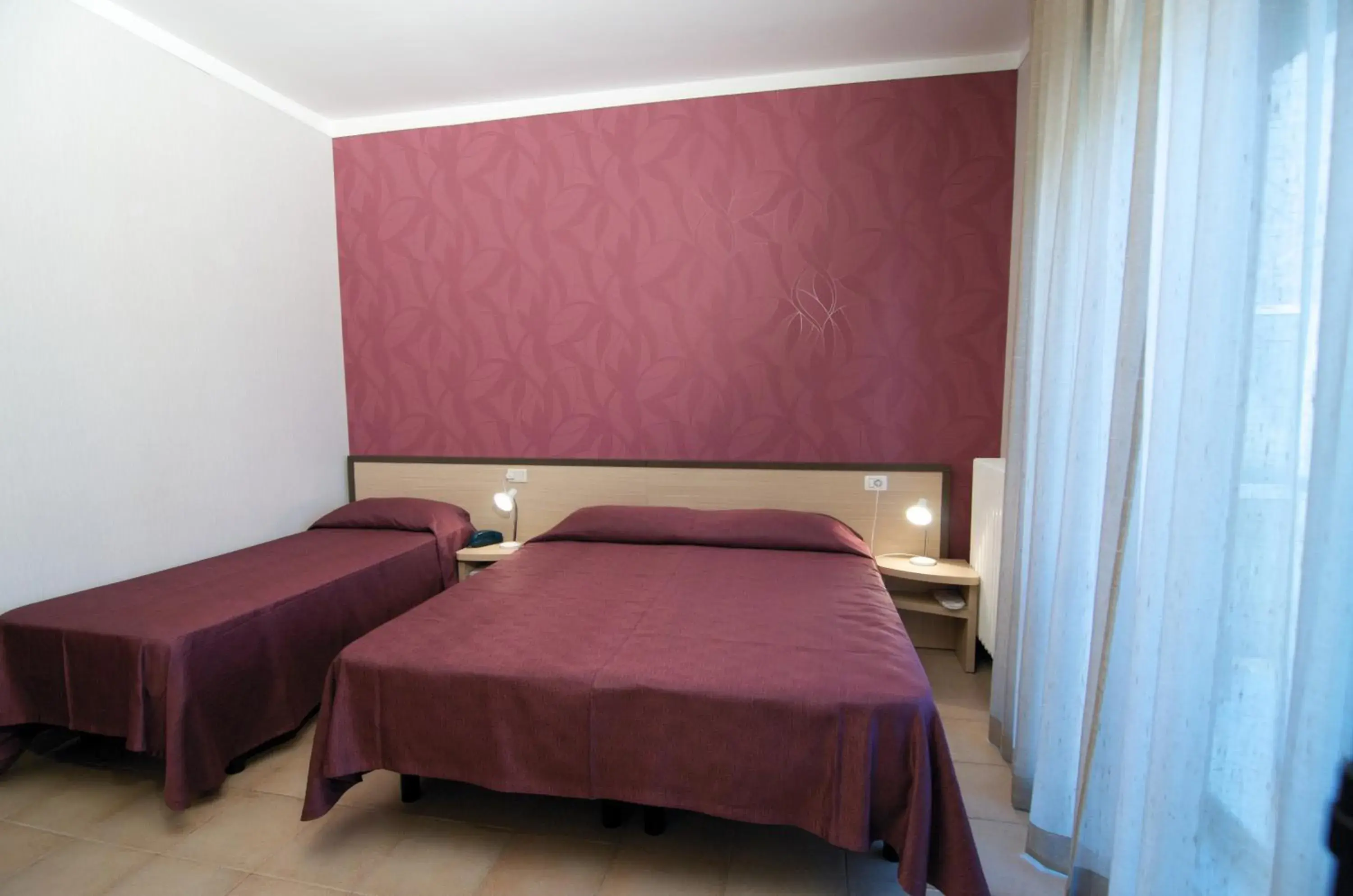 Economy Double or Twin Room Lato Ferrovia in Hotel Velus Economy Double or Twin Room Lato Ferrovia in Hotel Velus