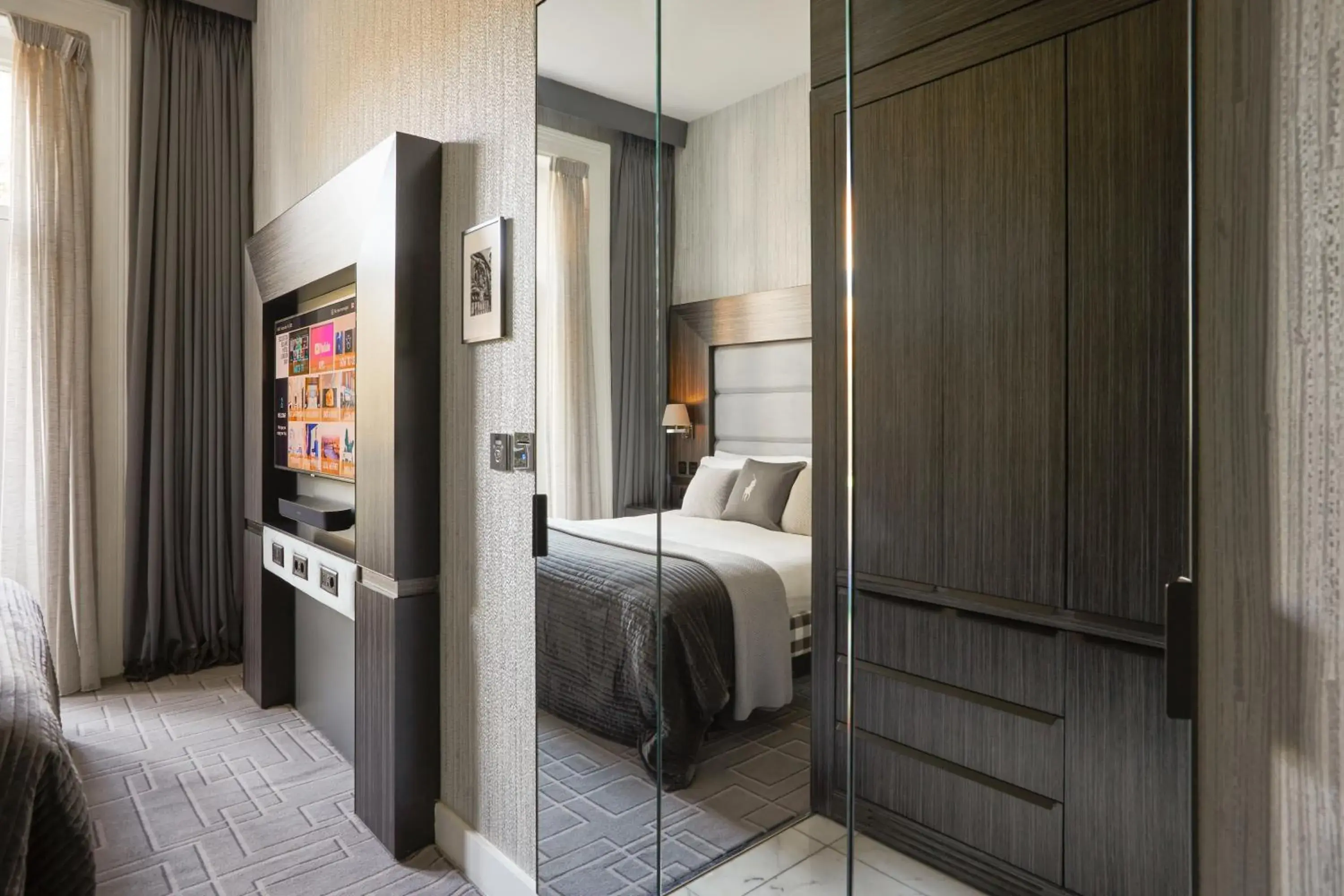 Standard King Room in Eccleston Square Hotel Standard King Room in Eccleston Square Hotel