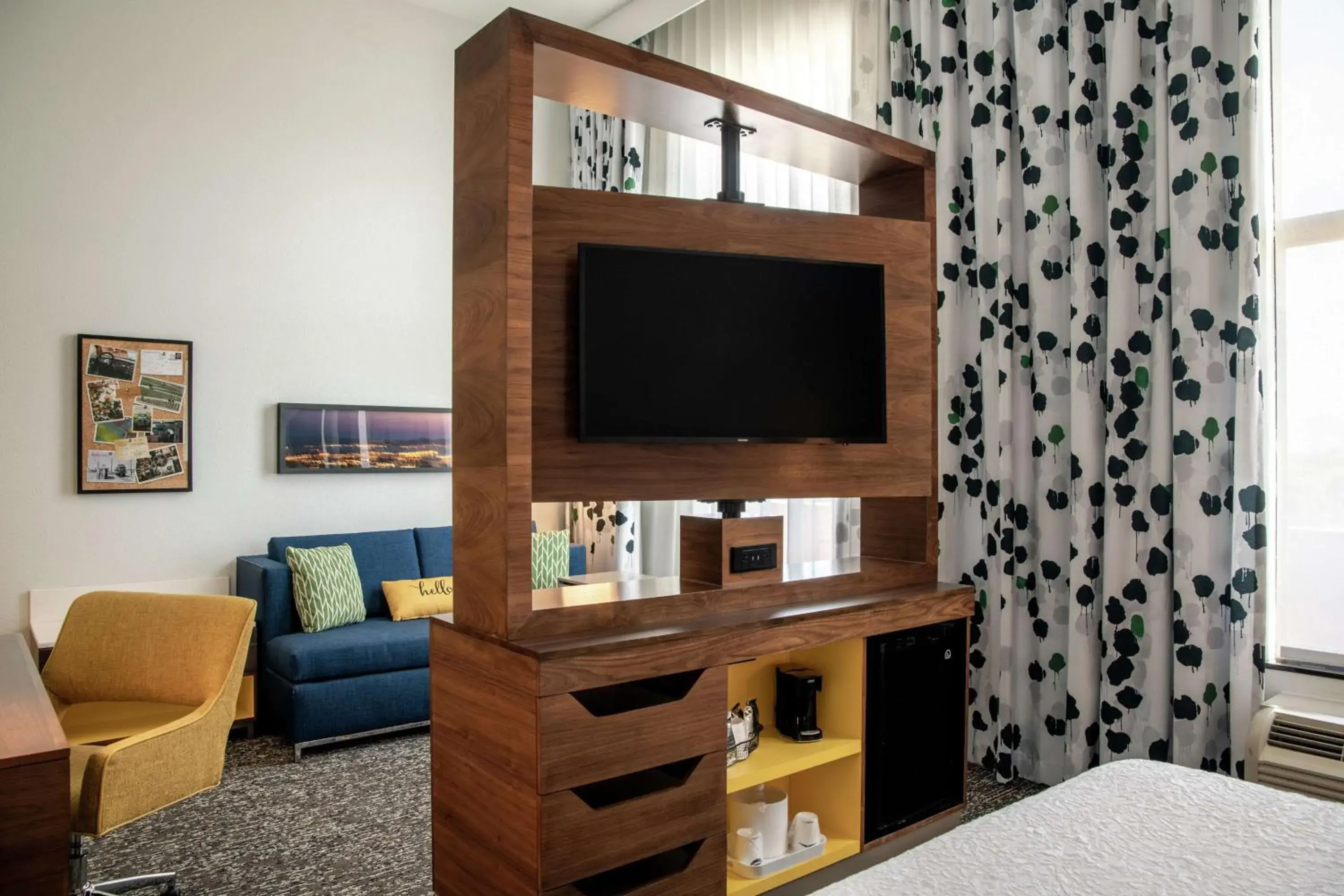 King Studio Suite - Mobility Access/Non-Smoking in Hampton Inn & Suites Sherman Oaks King Studio Suite - Mobility Access/Non-Smoking in Hampton Inn & Suites Sherman Oaks