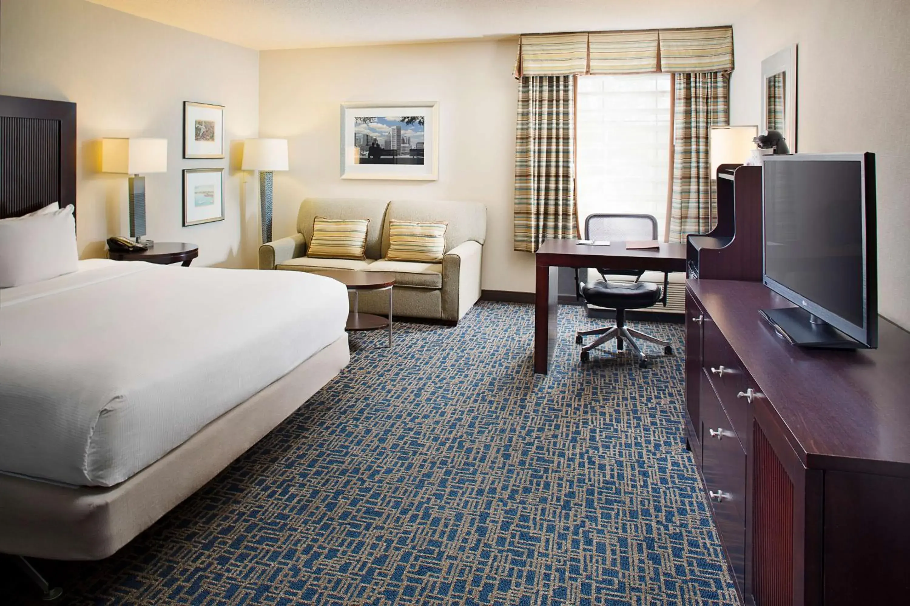 King Room in DoubleTree by Hilton Baltimore - BWI Airport King Room in DoubleTree by Hilton Baltimore - BWI Airport