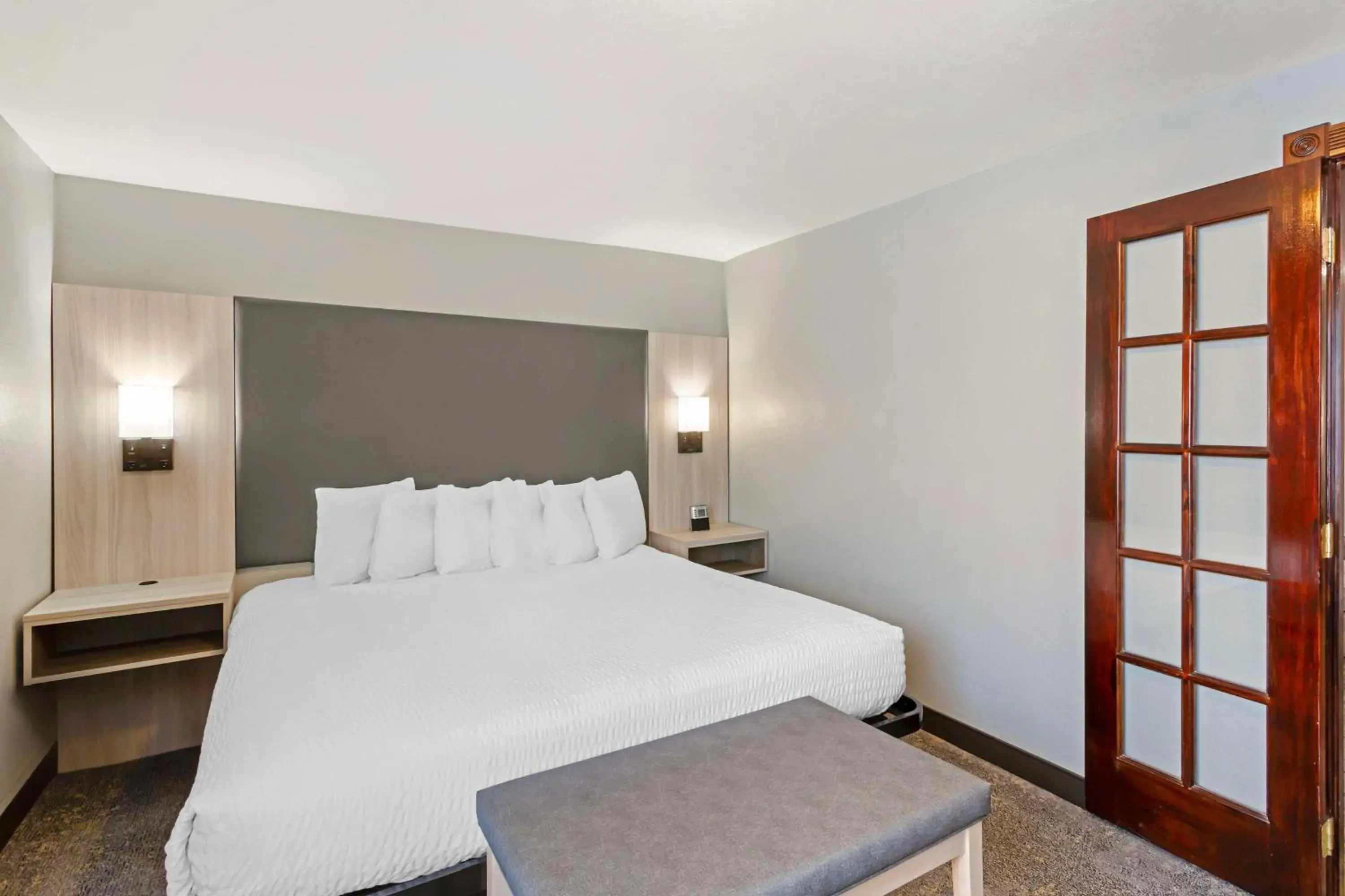 King Suite with Sofa Bed and Spa Bath - Fireplace in Best Western Plus Weston Inn King Suite with Sofa Bed and Spa Bath - Fireplace in Best Western Plus Weston Inn