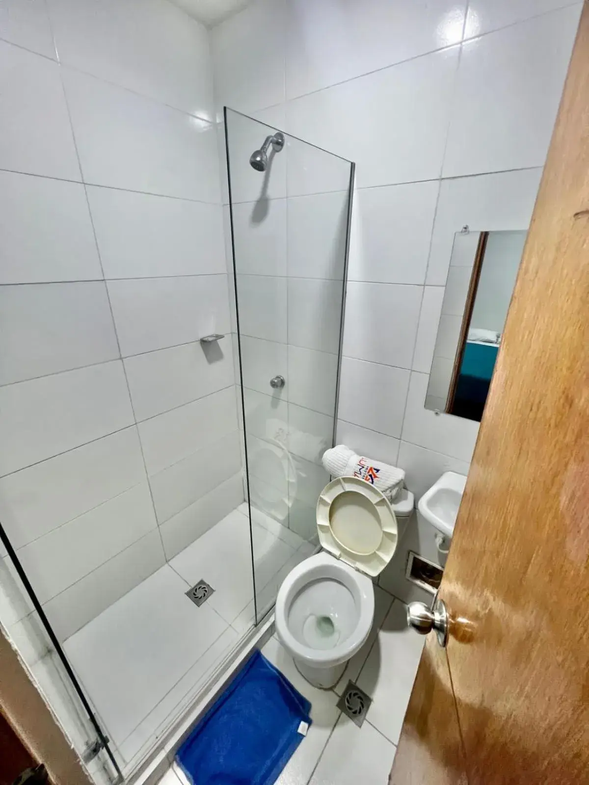 Quadruple Room with Private Bathroom in Hostal Lumar Quadruple Room with Private Bathroom in Hostal Lumar