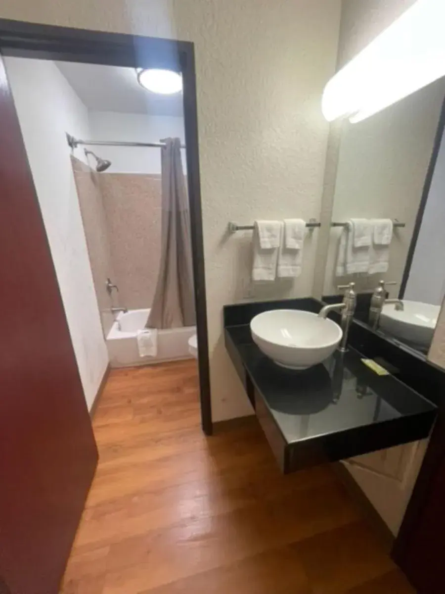 Double Room with Two Double Beds - Smoking in Ashley Inn Ponca City Double Room with Two Double Beds - Smoking in Ashley Inn Ponca City