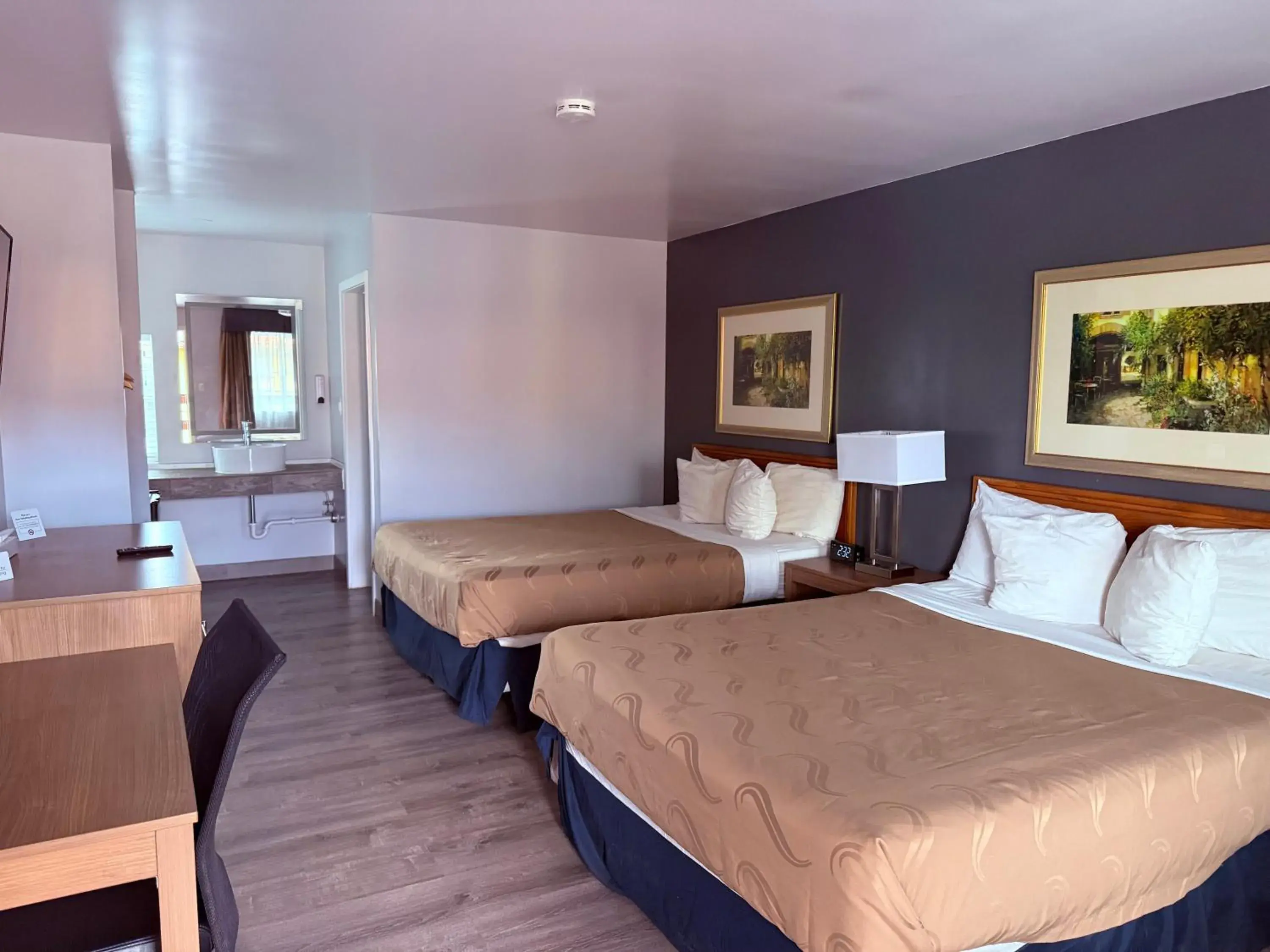 Queen Room with Two Queen Beds - Non-Smoking in Adobe Inn Durango Queen Room with Two Queen Beds - Non-Smoking in Adobe Inn Durango