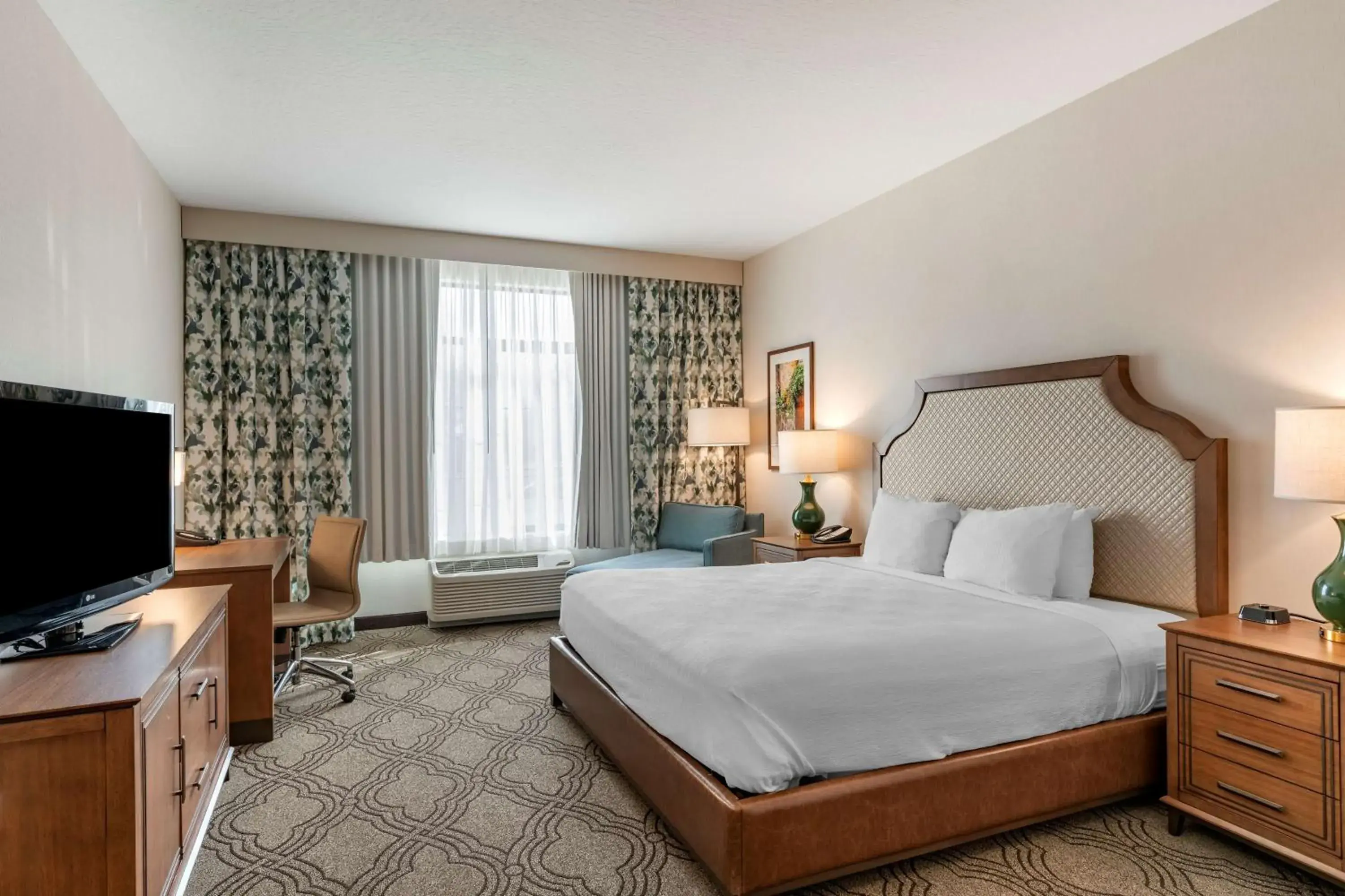 King Room with Roll-In Shower - Disability Access in Best Western Premier Pasco Inn and Suites King Room with Roll-In Shower - Disability Access in Best Western Premier Pasco Inn and Suites