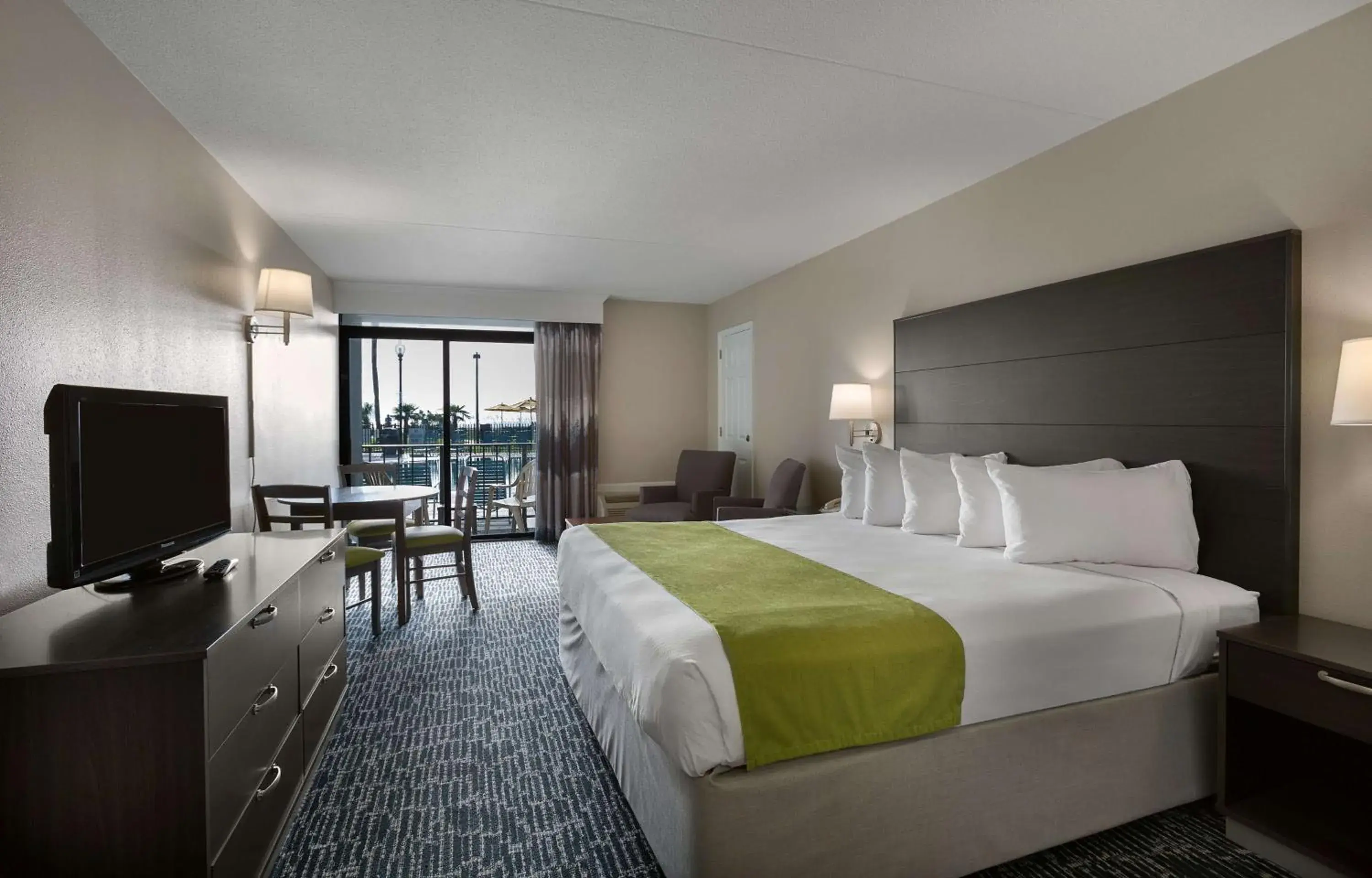 King Room with Balcony and Pool View - Non-Smoking in Dayton House Resort - BW Signature Collection King Room with Balcony and Pool View - Non-Smoking in Dayton House Resort - BW Signature Collection