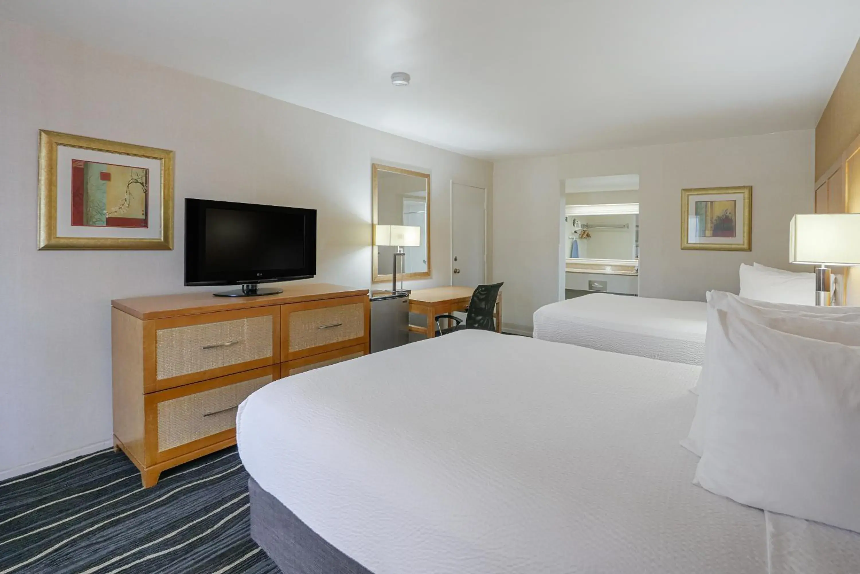 Queen Room with Two Queen Beds - Non-Smoking in Ramada by Wyndham Costa Mesa/Newport Beach Queen Room with Two Queen Beds - Non-Smoking in Ramada by Wyndham Costa Mesa/Newport Beach