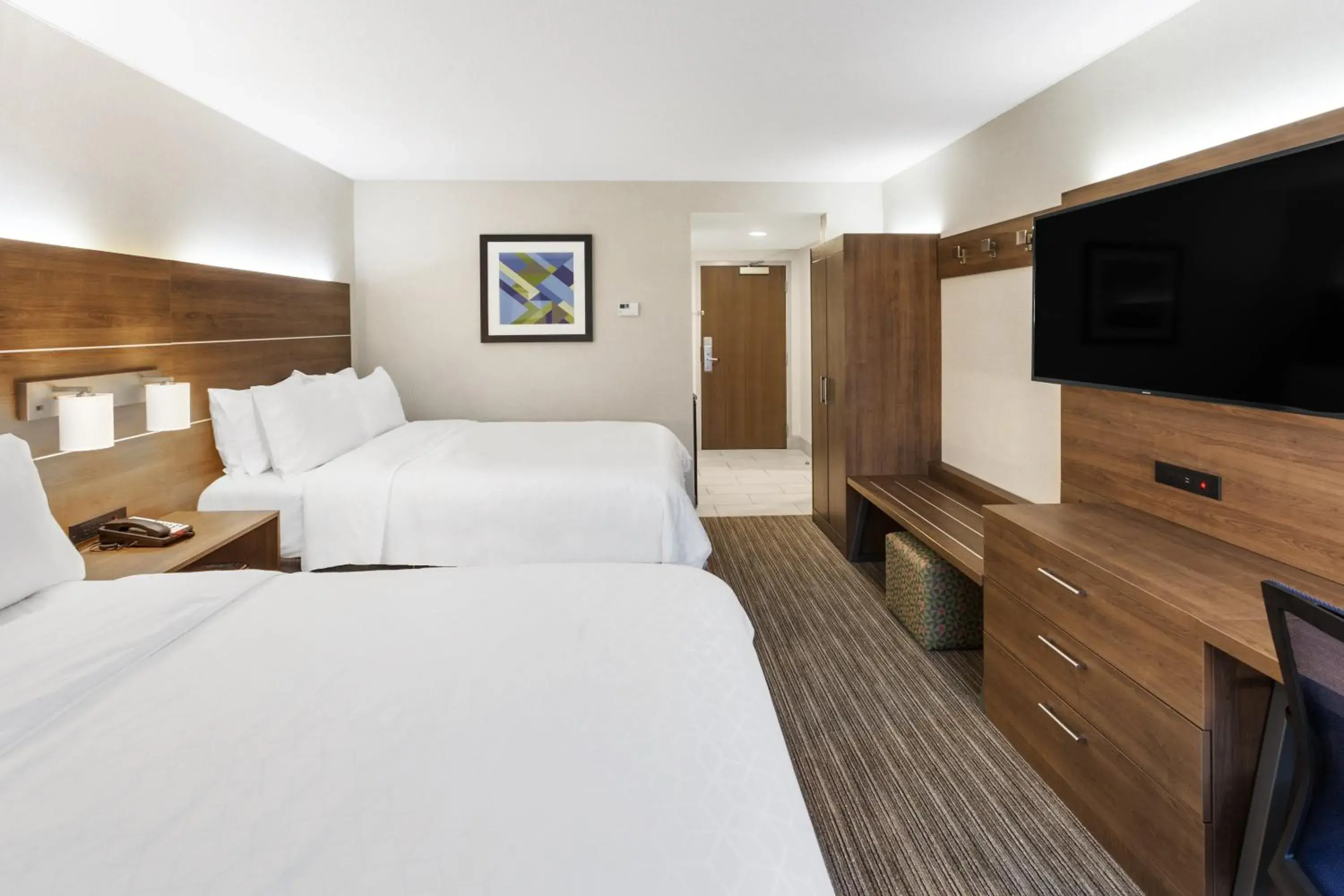Standard Queen Room with Two Queen Beds and Mobility Accessible Tub in Holiday Inn Express & Suites Tilton by IHG Standard Queen Room with Two Queen Beds and Mobility Accessible Tub in Holiday Inn Express & Suites Tilton by IHG