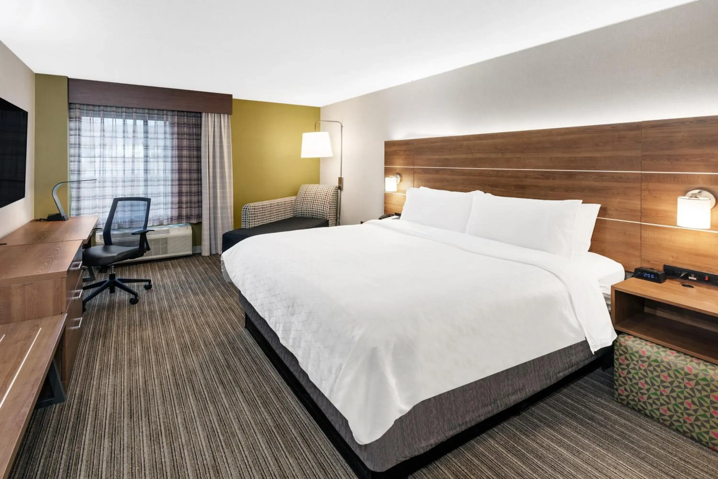 King Room - Mobility Access/Roll in Shower - Non-Smoking in Holiday Inn Express & Suites Tilton by IHG King Room - Mobility Access/Roll in Shower - Non-Smoking in Holiday Inn Express & Suites Tilton by IHG