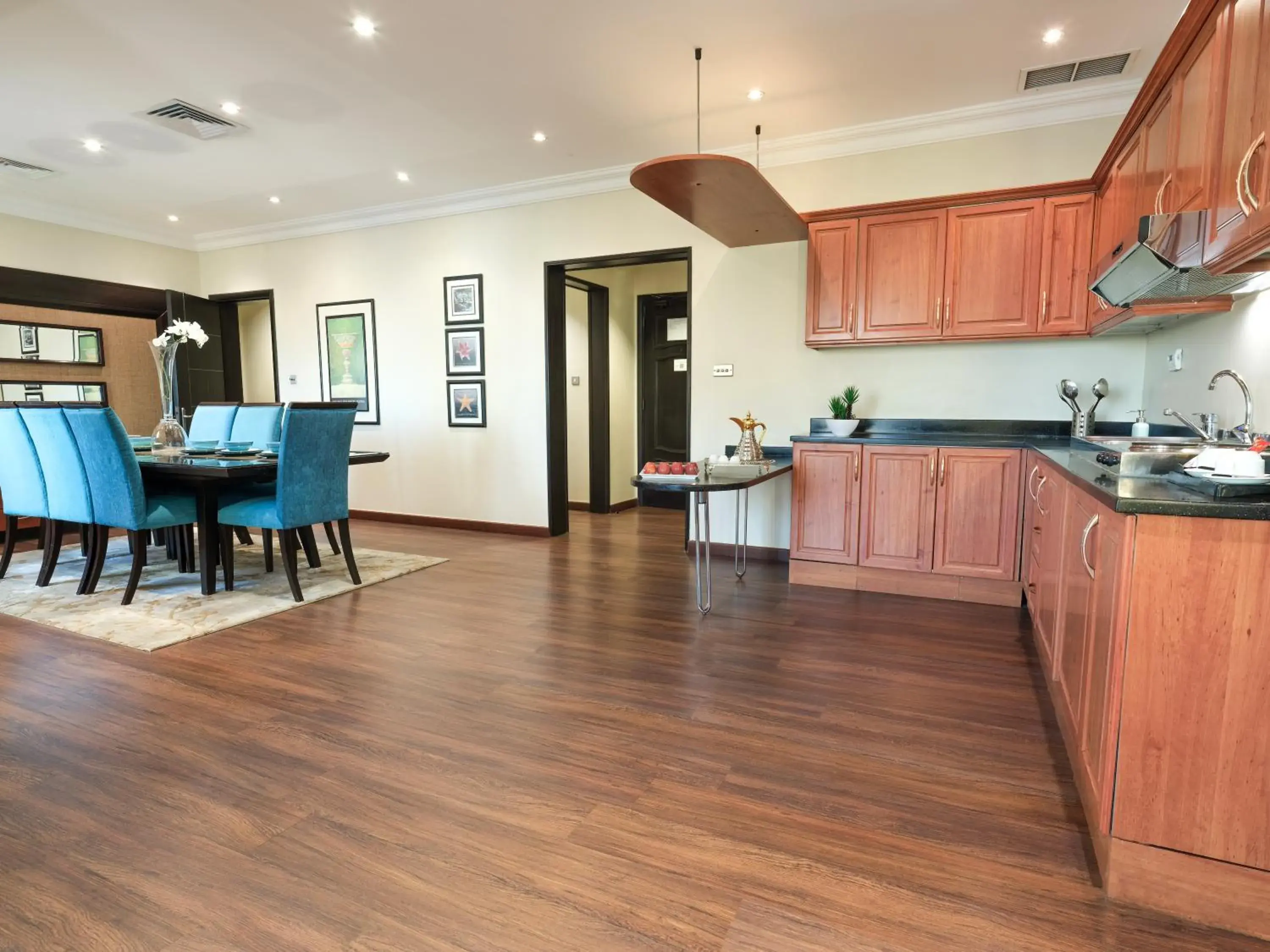 Deluxe Two-Bedroom Apartment in Boudl Salmiya, Kuwait - بودل السالمية الكويت Deluxe Two-Bedroom Apartment in Boudl Salmiya, Kuwait - بودل السالمية الكويت