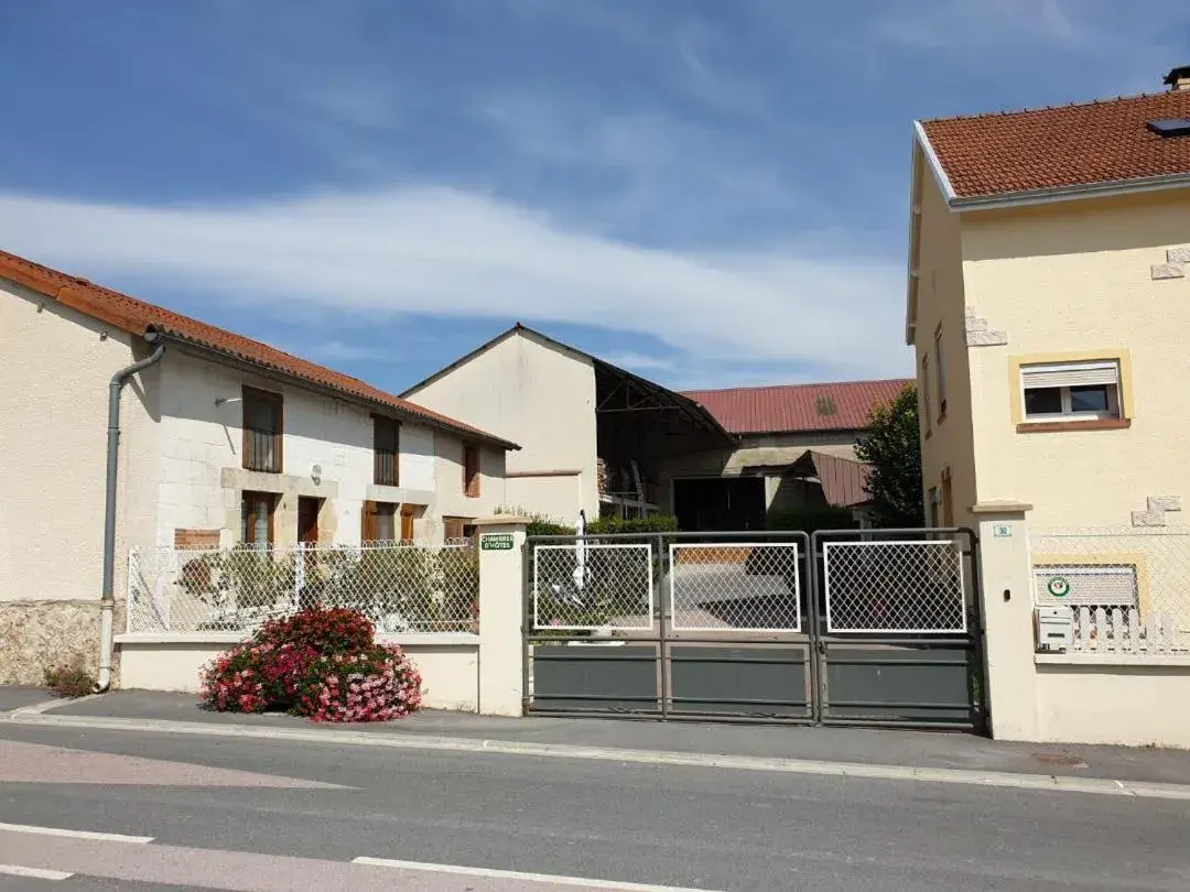 COUR LA DAME chez Béatris et Christophe Janson COUR LA DAME chez Béatris et Christophe Janson