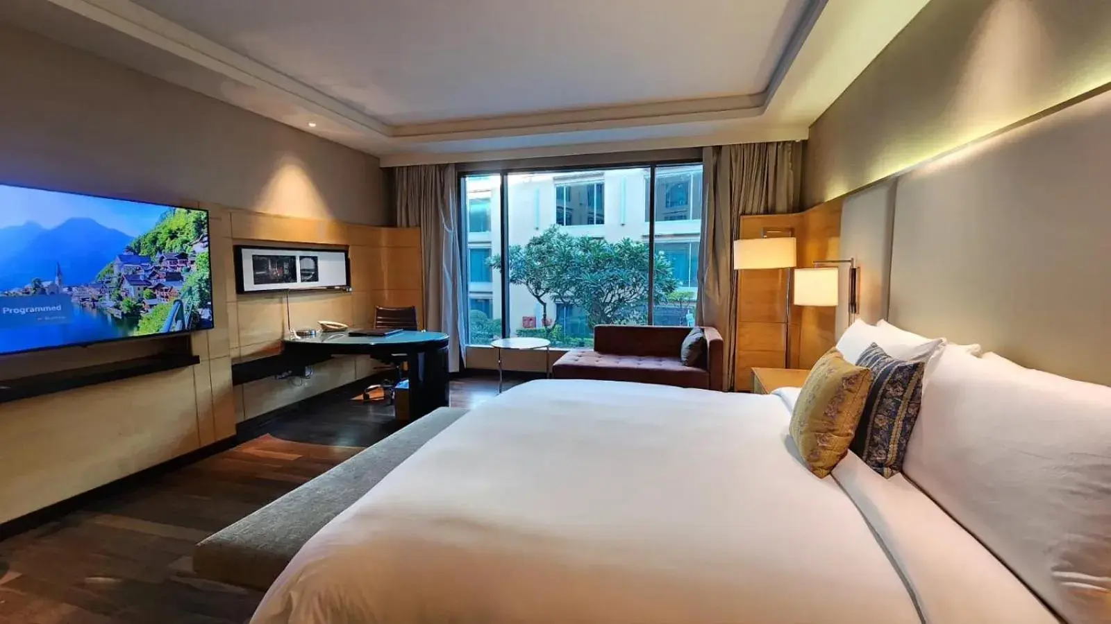 1 King Bed, Executive Lounge Access, Large 1-Bedroom Suite in JW Marriott Hotel Chandigarh 1 King Bed, Executive Lounge Access, Large 1-Bedroom Suite in JW Marriott Hotel Chandigarh