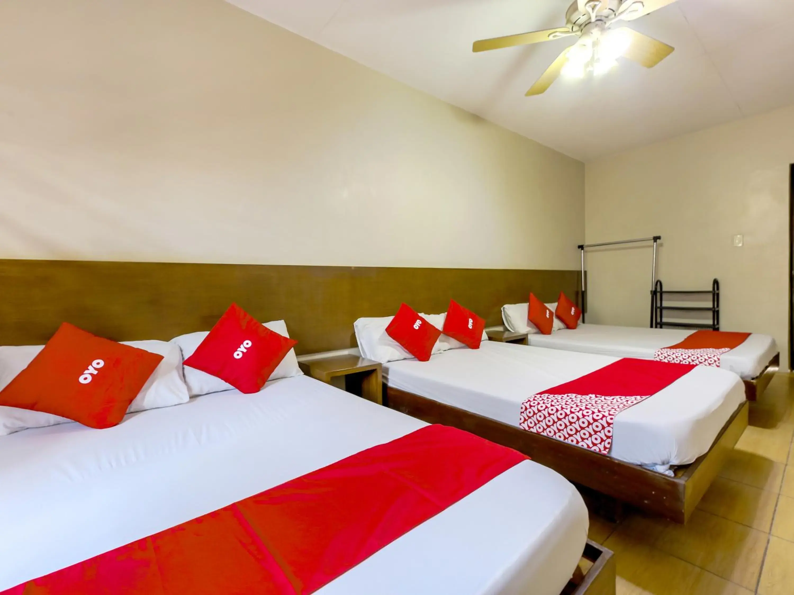 Family Room in Super OYO 841 Metro Deluxe Residences Family Room in Super OYO 841 Metro Deluxe Residences