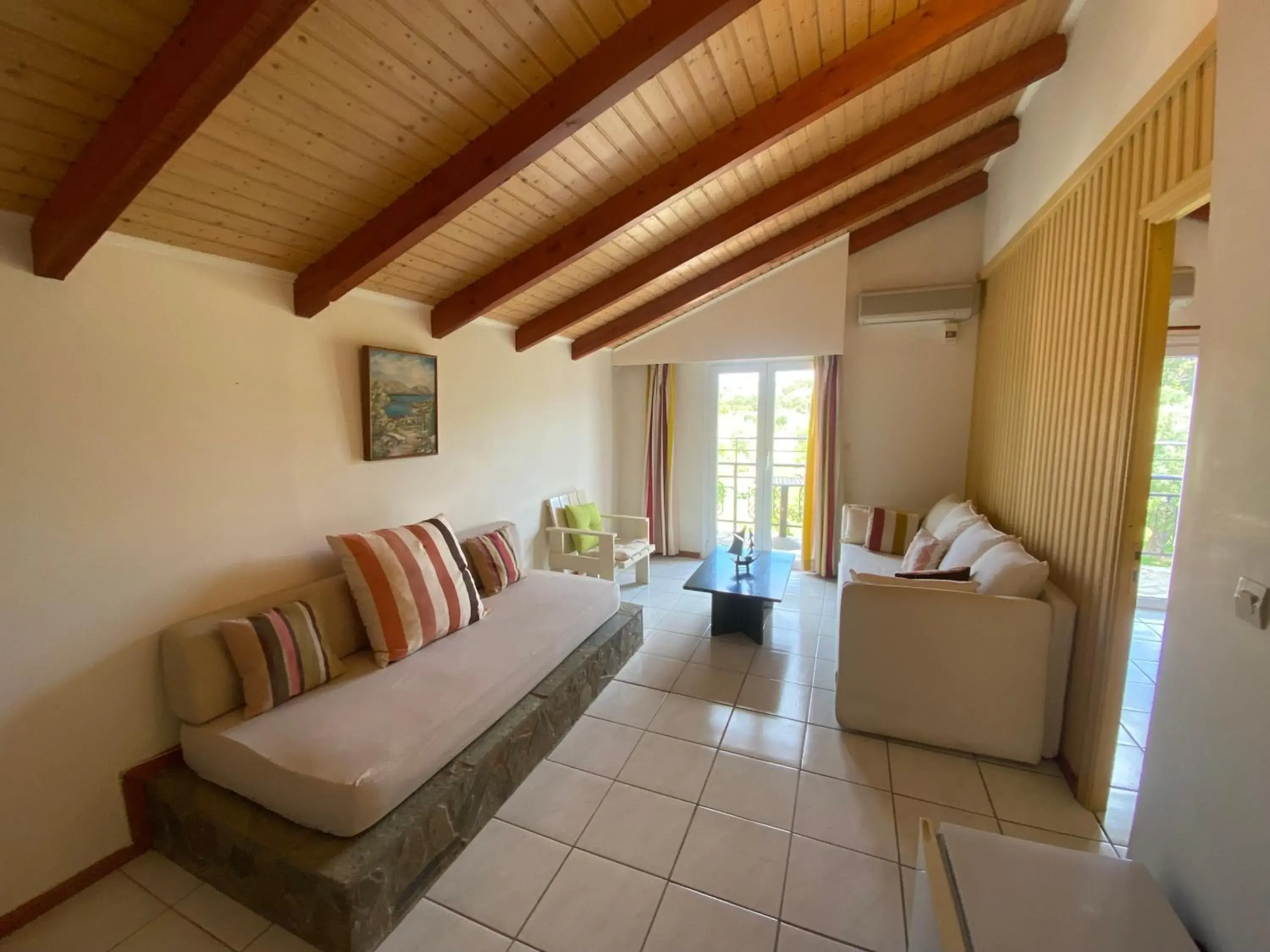 Two-Bedroom Family Room with Garden View in Sunrise Inn Two-Bedroom Family Room with Garden View in Sunrise Inn