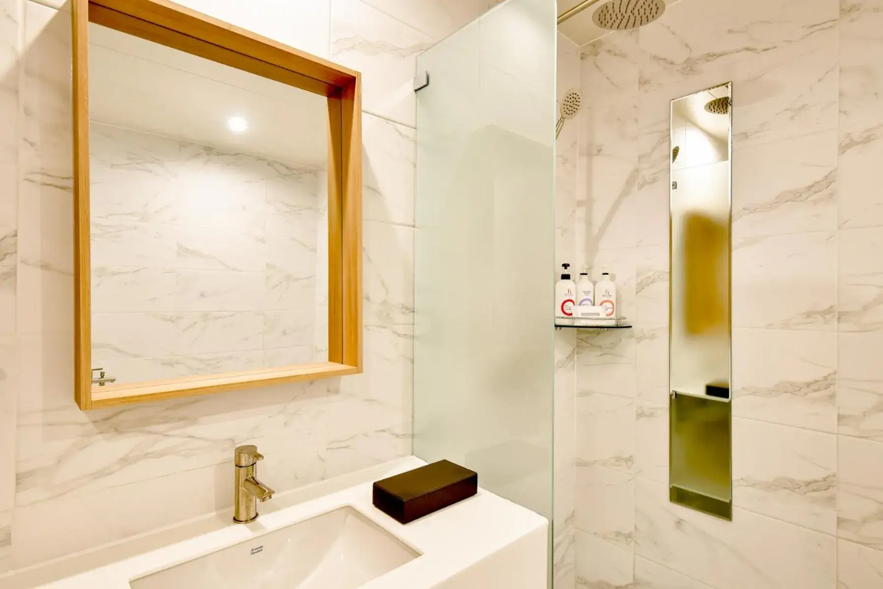 Deluxe Twin Room in Blanc Business Hotel Deluxe Twin Room in Blanc Business Hotel