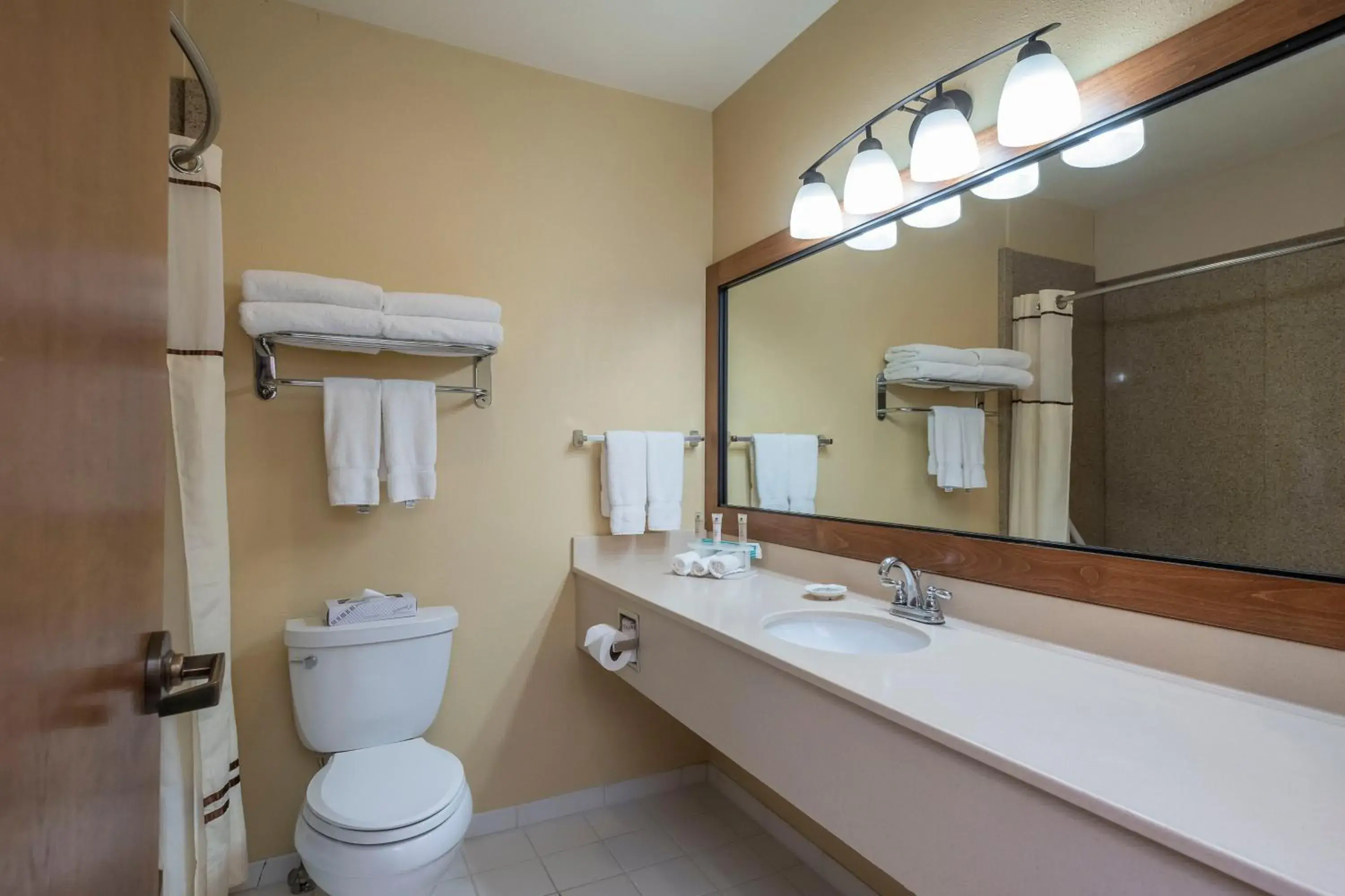 King Room in Truckee Donner Lodge King Room in Truckee Donner Lodge