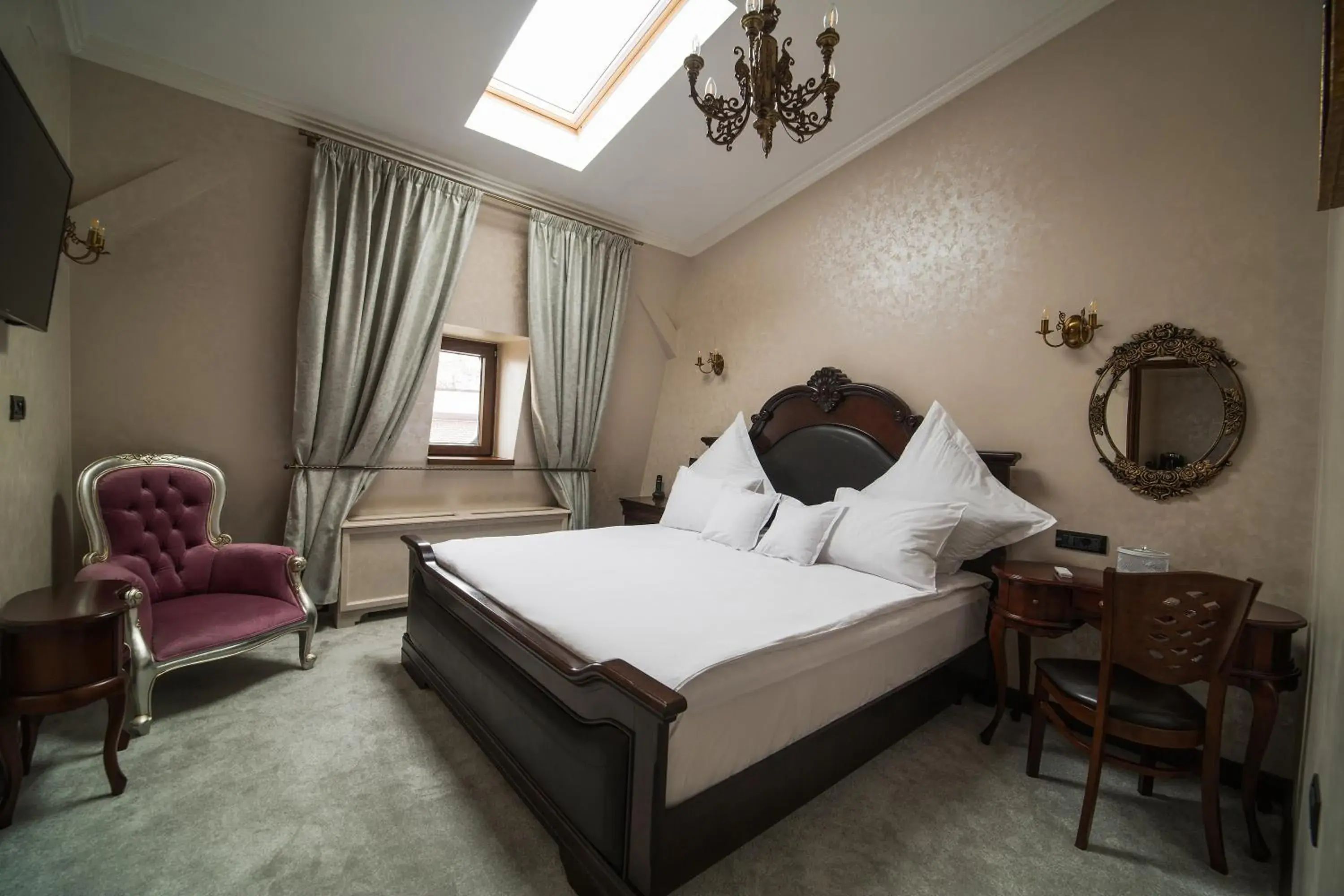 Double Room in Hotel 5 Continents Double Room in Hotel 5 Continents