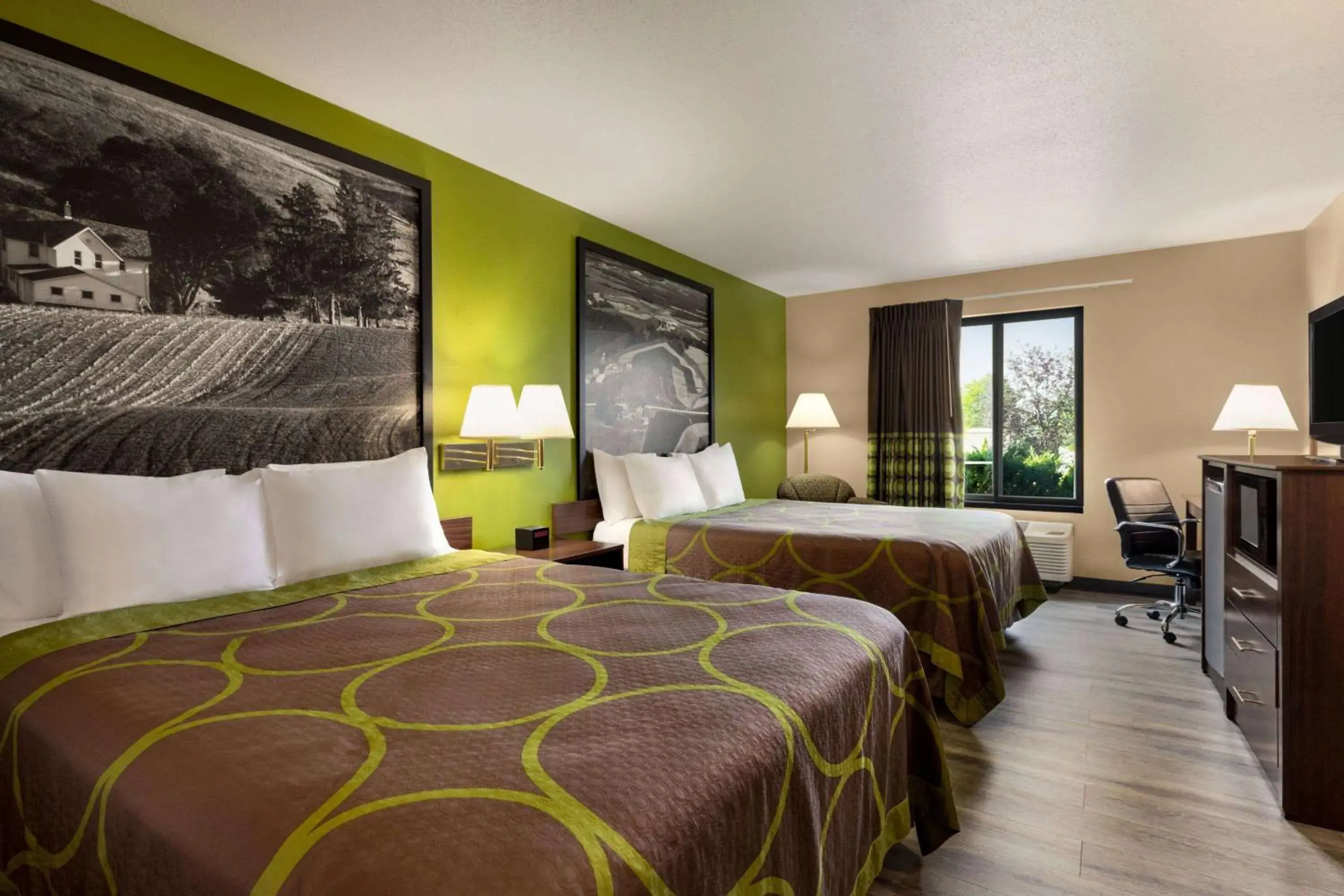 Queen Room with Two Queen Beds - Non-Smoking in Super 8 by Wyndham Germantown/Milwaukee Queen Room with Two Queen Beds - Non-Smoking in Super 8 by Wyndham Germantown/Milwaukee