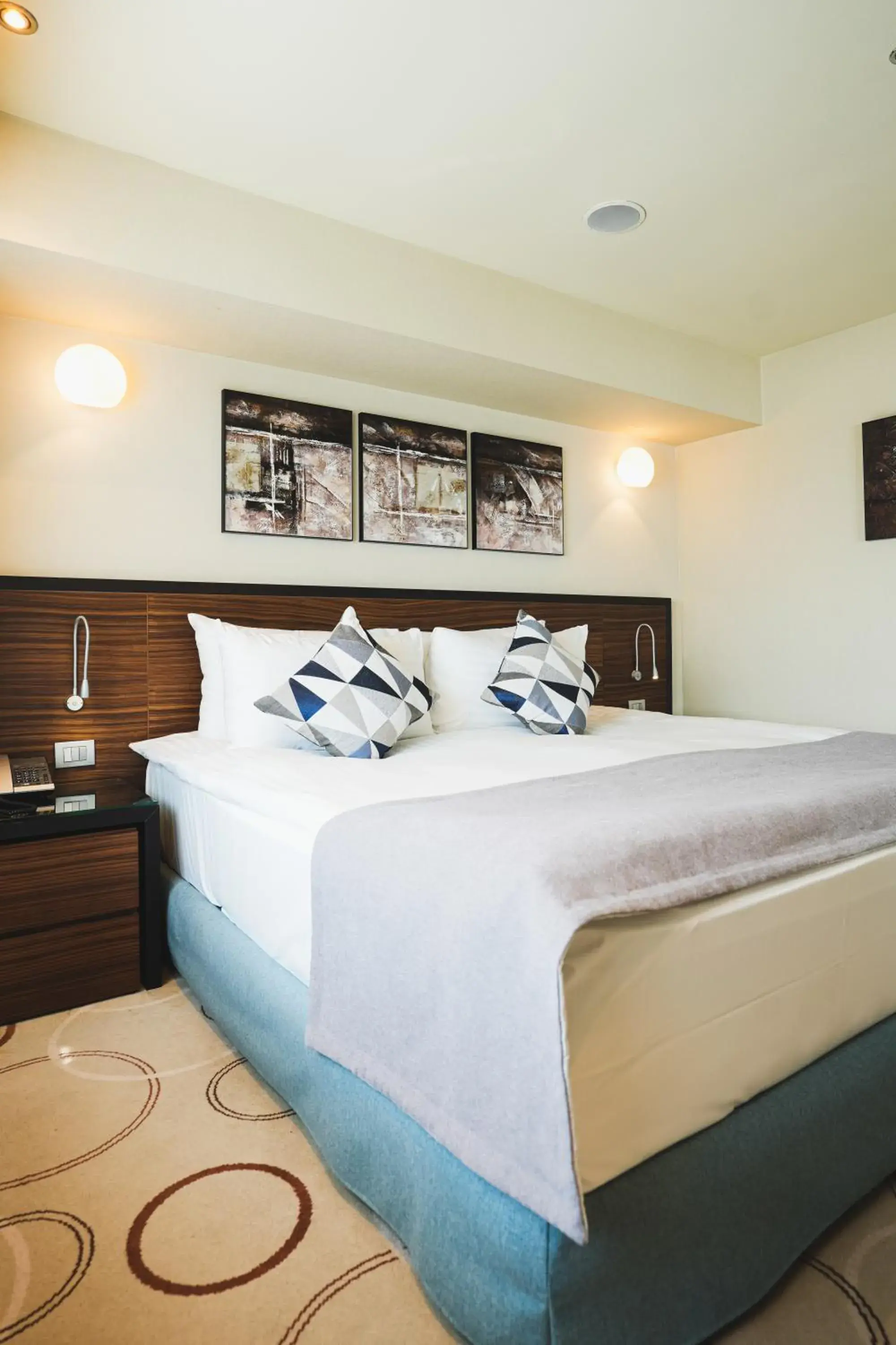 Executive King Suite in Bucharest Unirii Square - Handwritten Collection Executive King Suite in Bucharest Unirii Square - Handwritten Collection