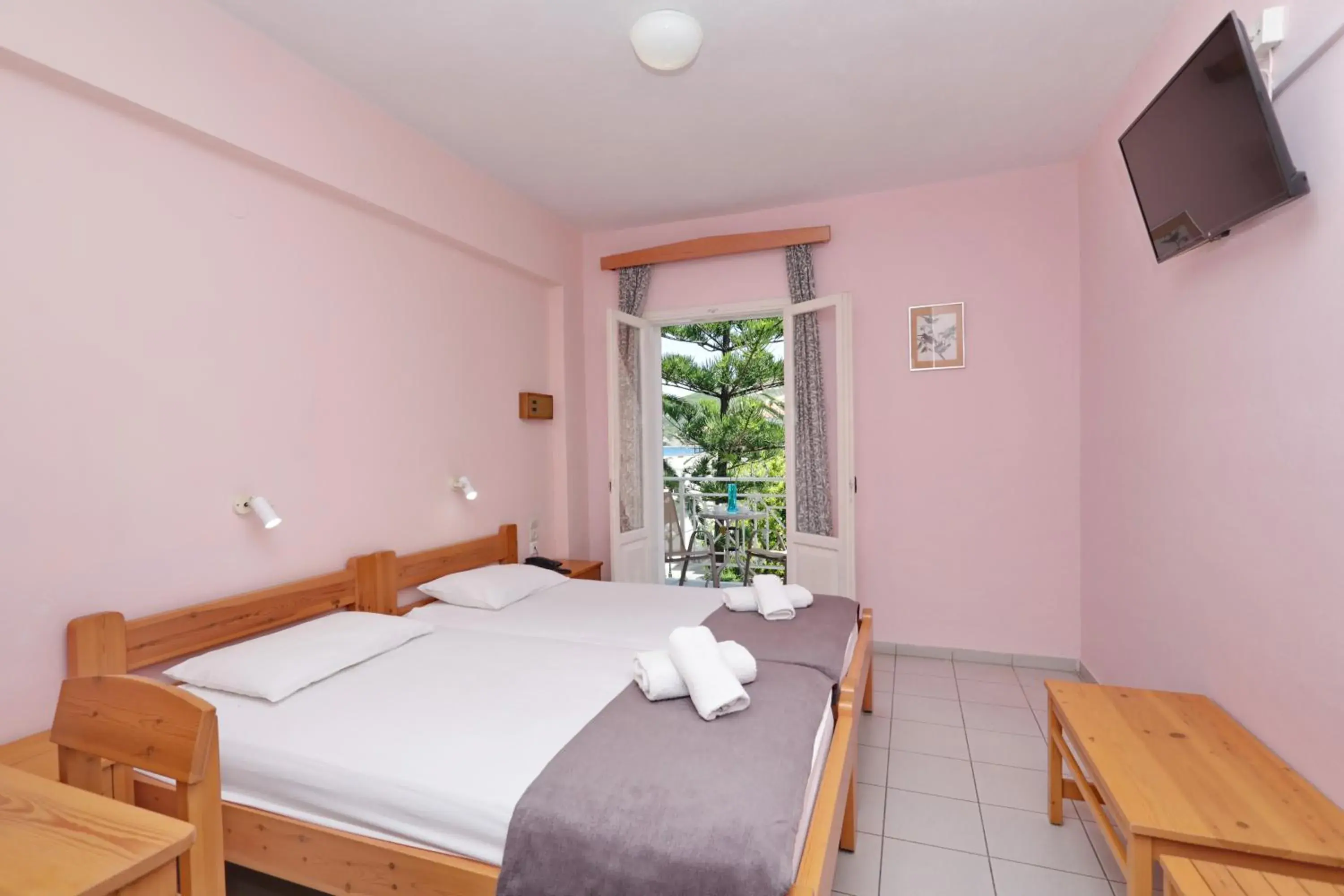 Double or Twin Room with Garden View in Dolphin Hotel Double or Twin Room with Garden View in Dolphin Hotel