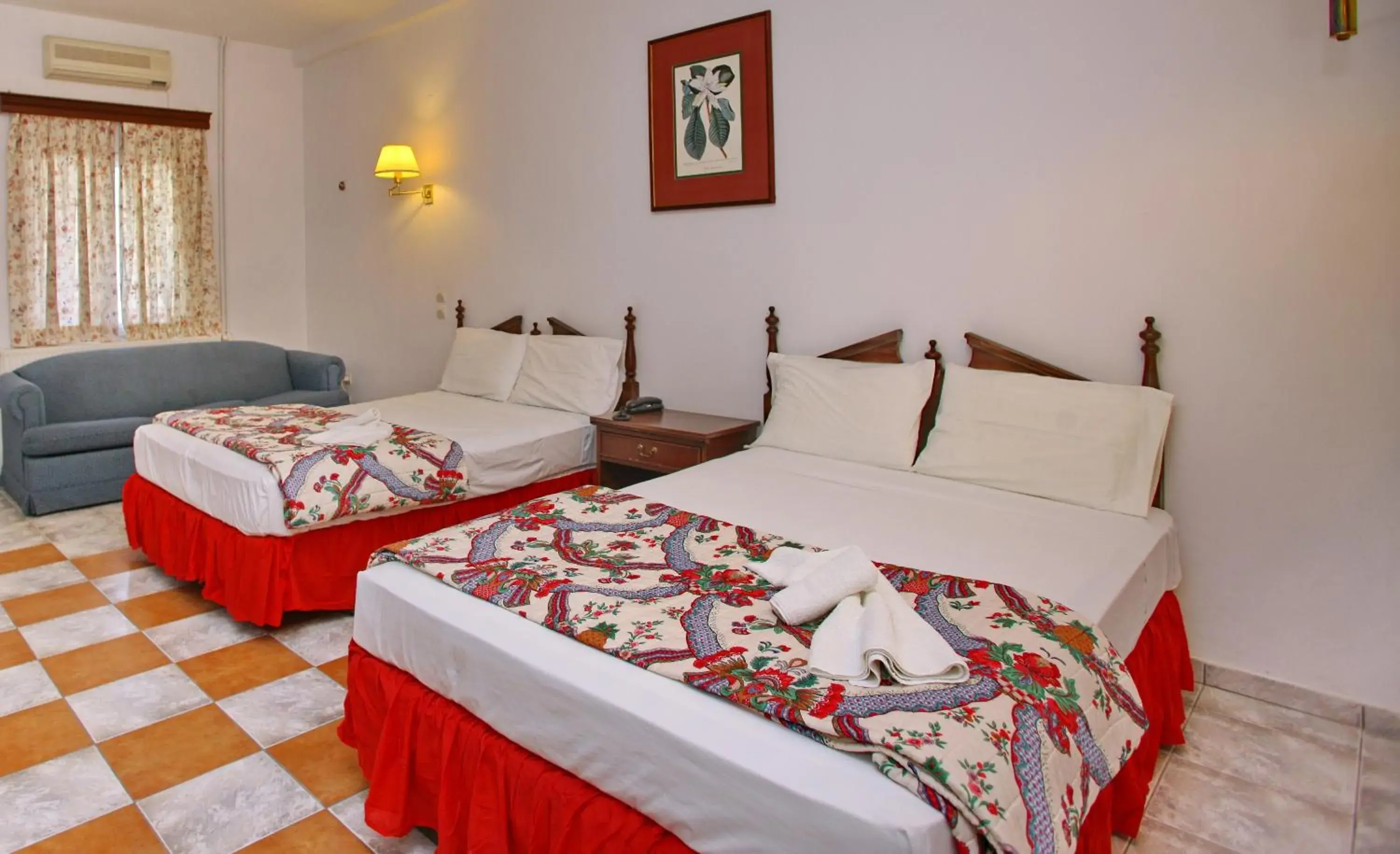 Family Room in Dolphin Hotel Family Room in Dolphin Hotel