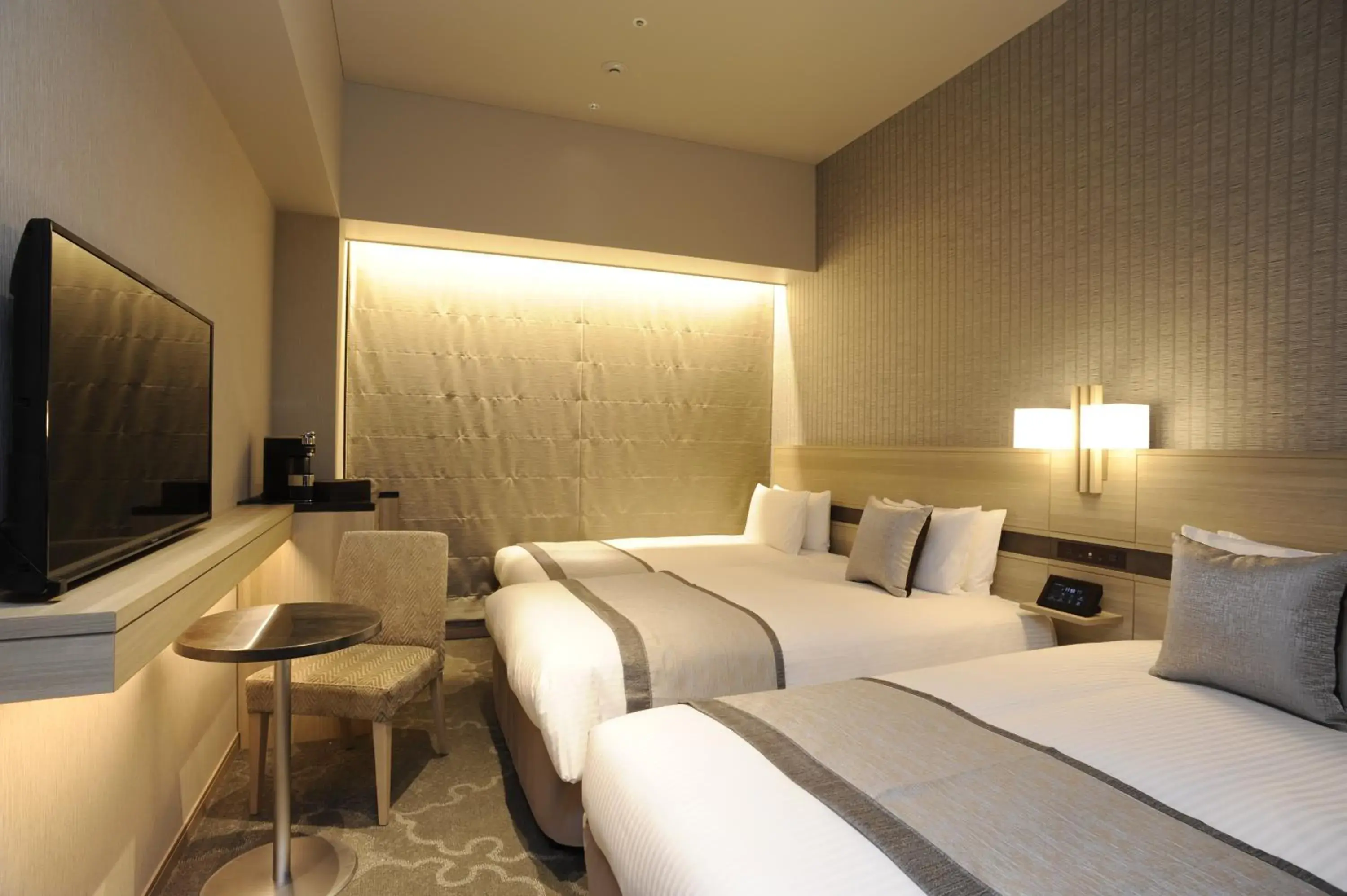 Superior Floor Standard Twin Room with Extra Bed - Non-Smoking in Hotel Keihan Tsukiji Ginza Grande Superior Floor Standard Twin Room with Extra Bed - Non-Smoking in Hotel Keihan Tsukiji Ginza Grande