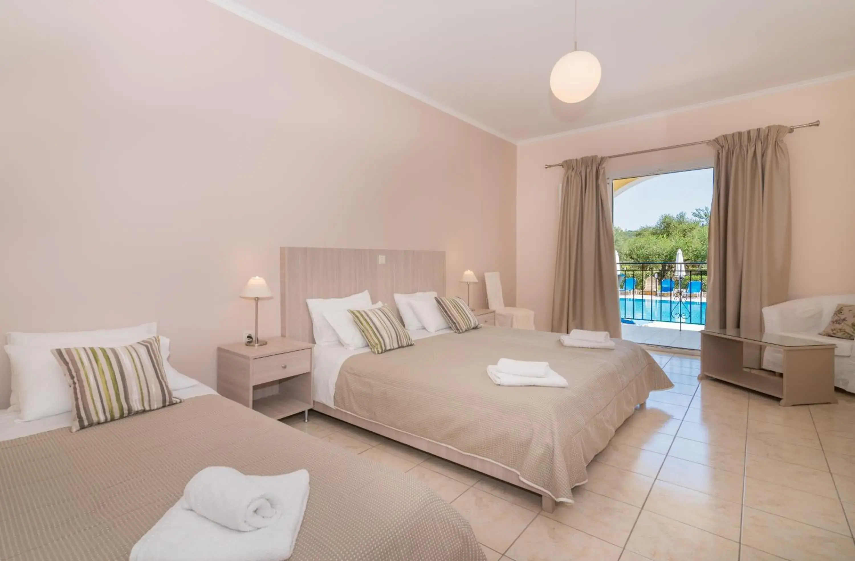 Double or Twin Room with Pool View in Hotel Varres Double or Twin Room with Pool View in Hotel Varres