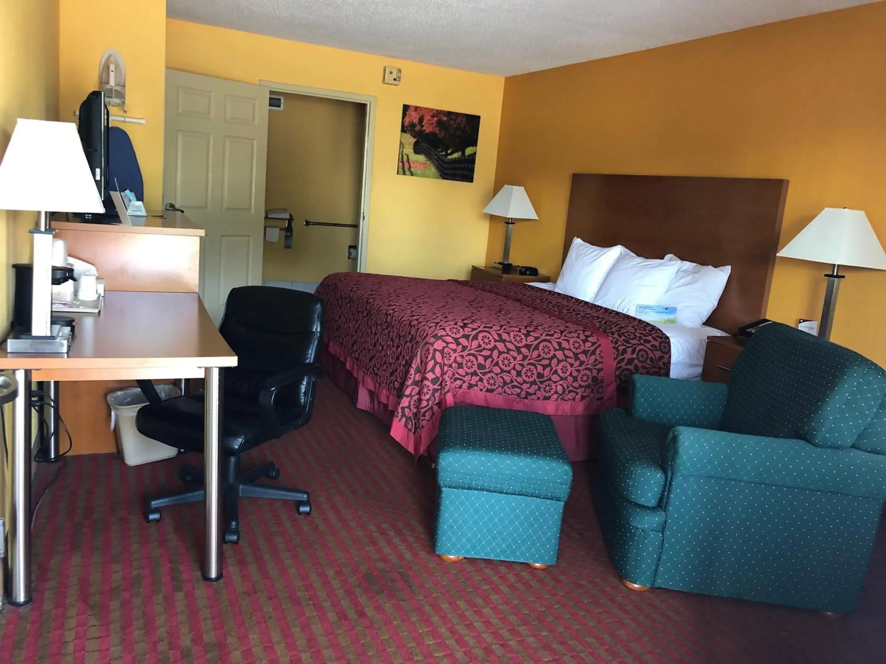 King Room - Mobility Access/Non-Smoking in Days Inn by Wyndham Franklin King Room - Mobility Access/Non-Smoking in Days Inn by Wyndham Franklin