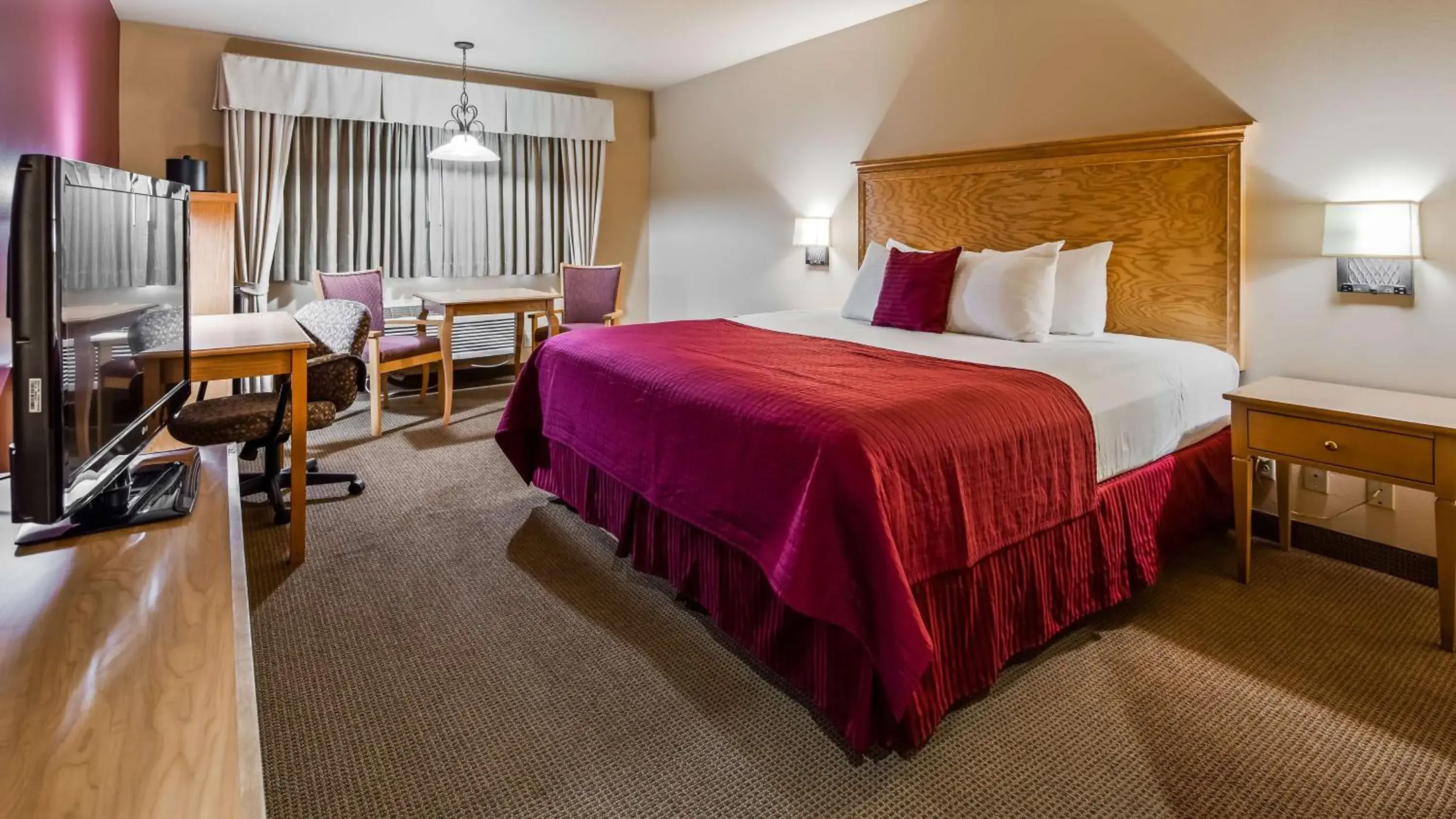 King Room with Sofa Bed and Bathtub - Disability Access in Best Western Plus Caldwell Inn & Suites King Room with Sofa Bed and Bathtub - Disability Access in Best Western Plus Caldwell Inn & Suites