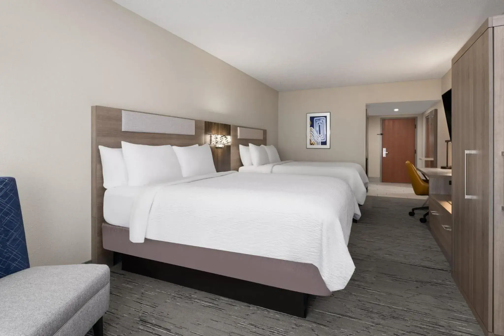 Standard Queen Room with Two Queen Beds and Mobility Accessible Roll-In Shower in Holiday Inn Express & Suites Sebring by IHG Standard Queen Room with Two Queen Beds and Mobility Accessible Roll-In Shower in Holiday Inn Express & Suites Sebring by IHG