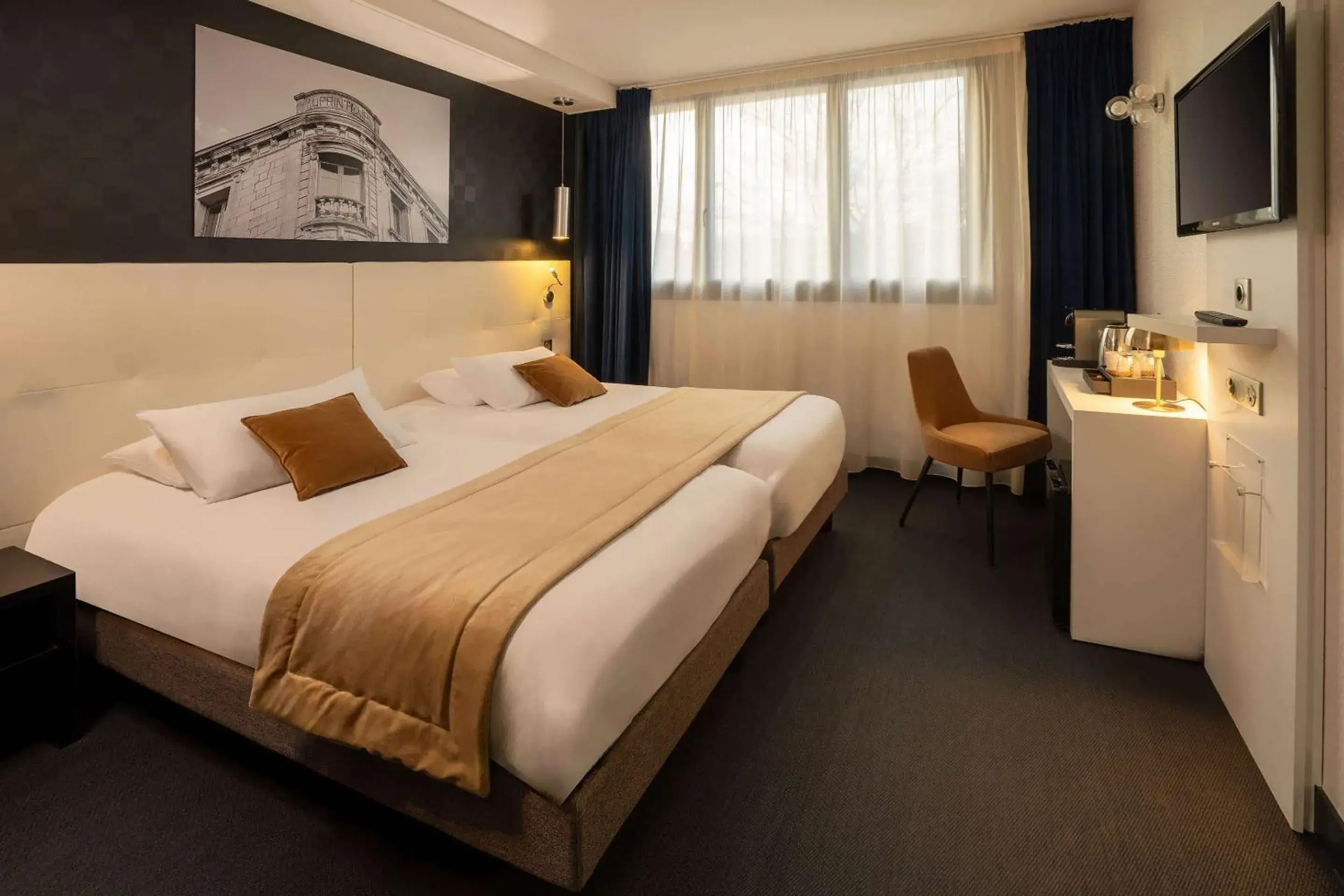 Connecting Family Room - Non-Smoking in Best Western Hotel Le Quercy Connecting Family Room - Non-Smoking in Best Western Hotel Le Quercy