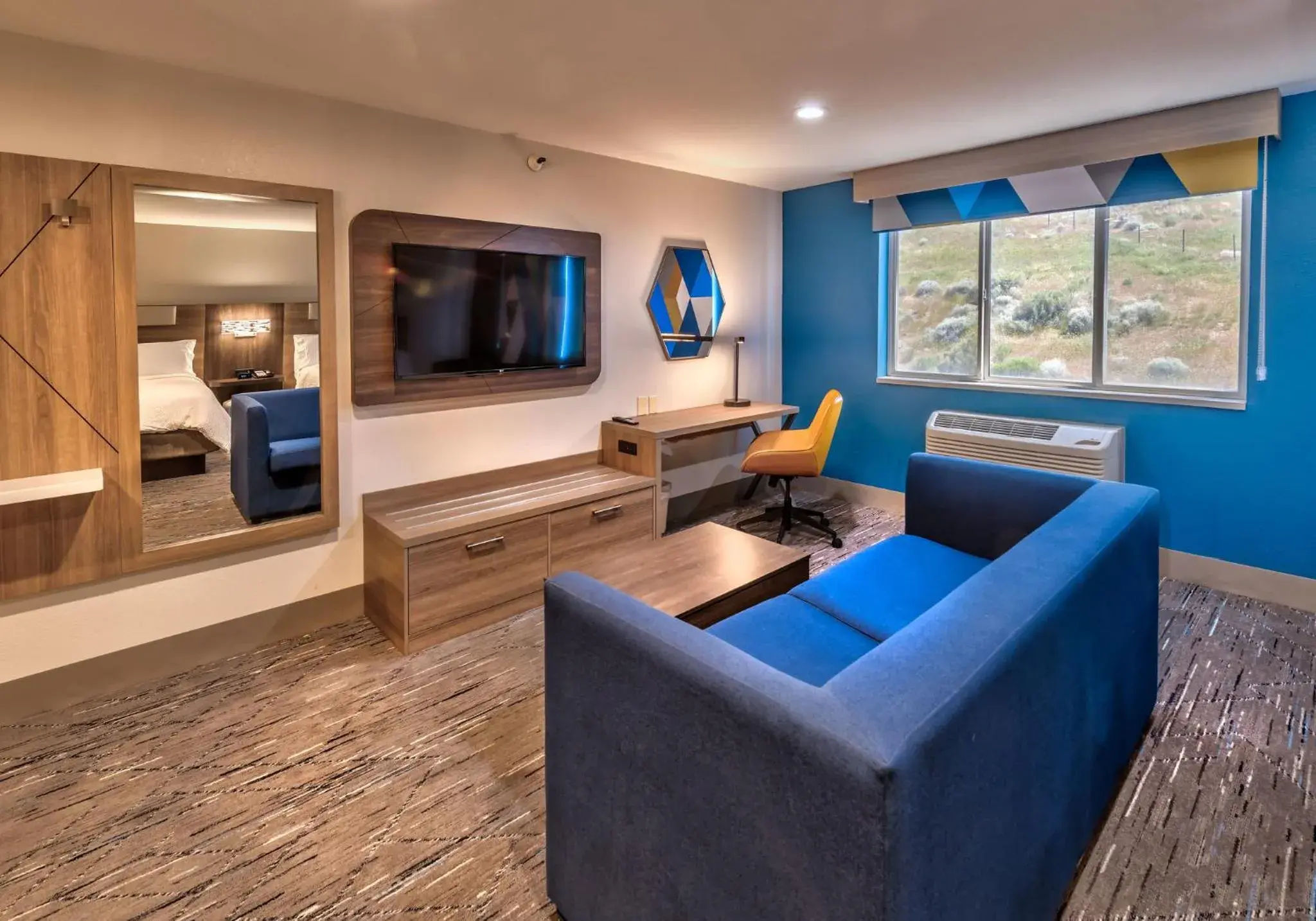 Queen Room with Two Queen Beds and Sofa Bed in Holiday Inn Express Winnemucca by IHG Queen Room with Two Queen Beds and Sofa Bed in Holiday Inn Express Winnemucca by IHG