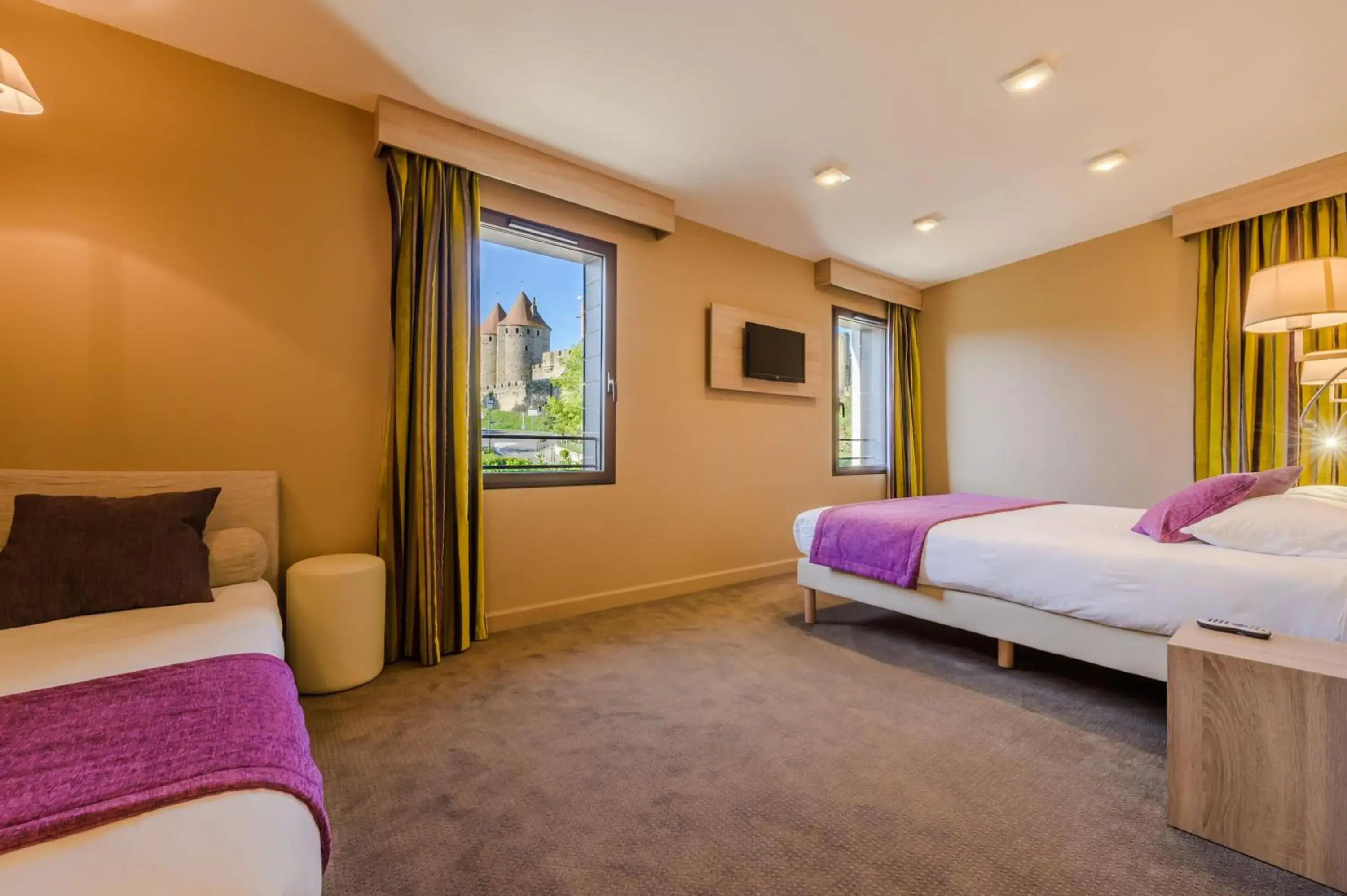 Family Room 4 Person in Hôtel l'Aragon Family Room 4 Person in Hôtel l'Aragon