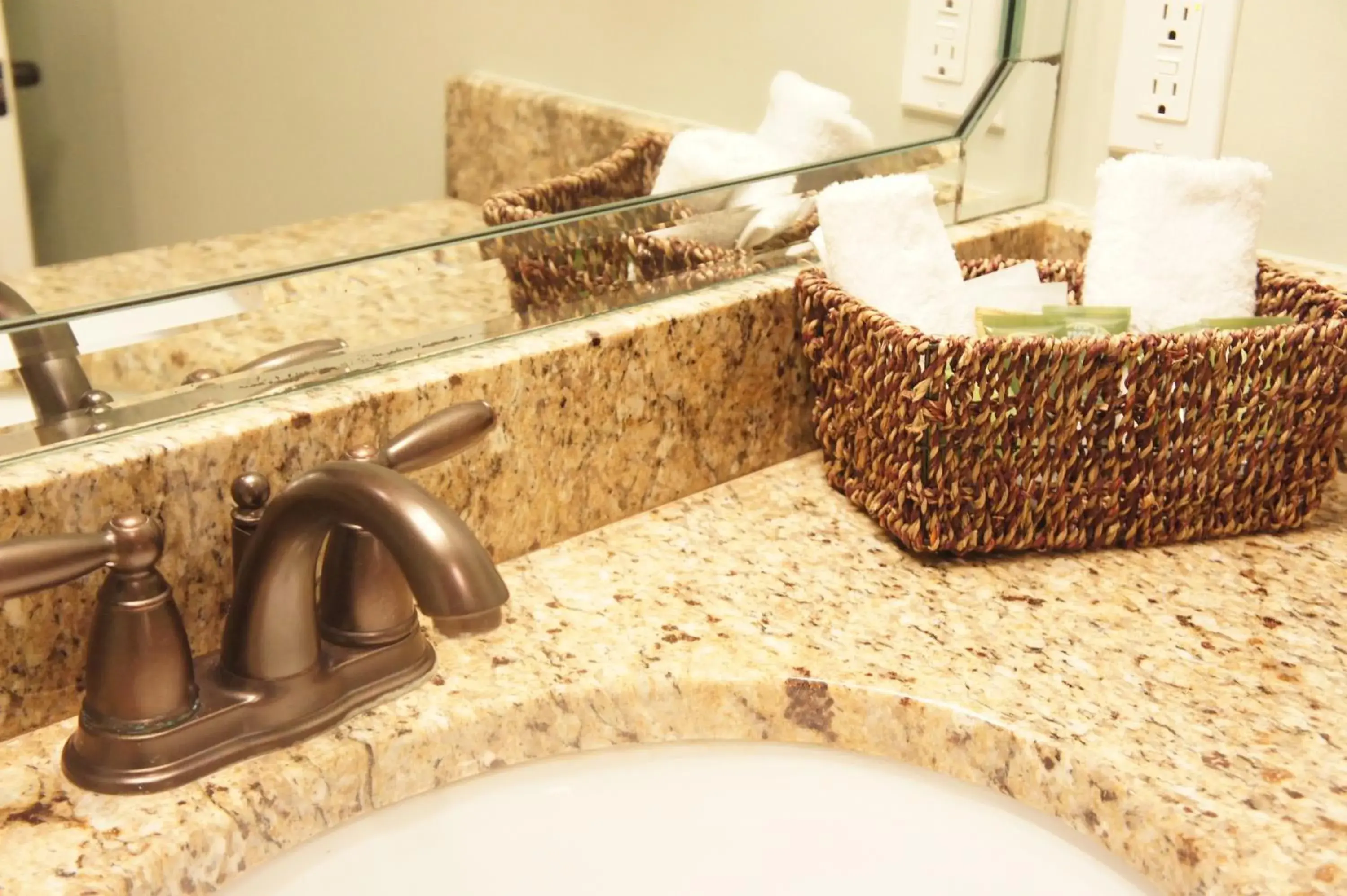 Deluxe King Room in Magnolia Creek Lodge Deluxe King Room in Magnolia Creek Lodge