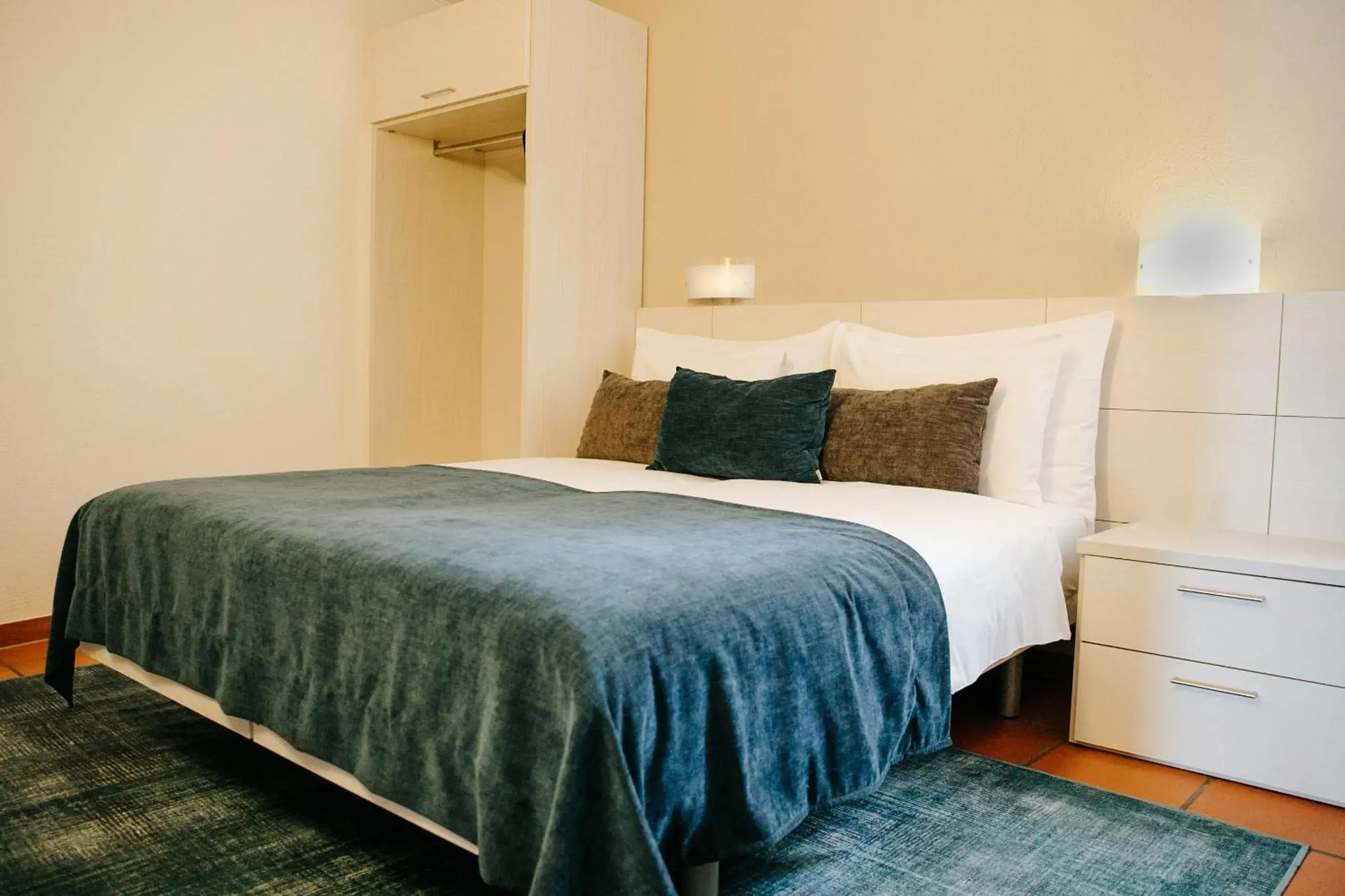 Courtyard Standard Twin Room in Vista Lakefront Boutique Hotel Courtyard Standard Twin Room in Vista Lakefront Boutique Hotel