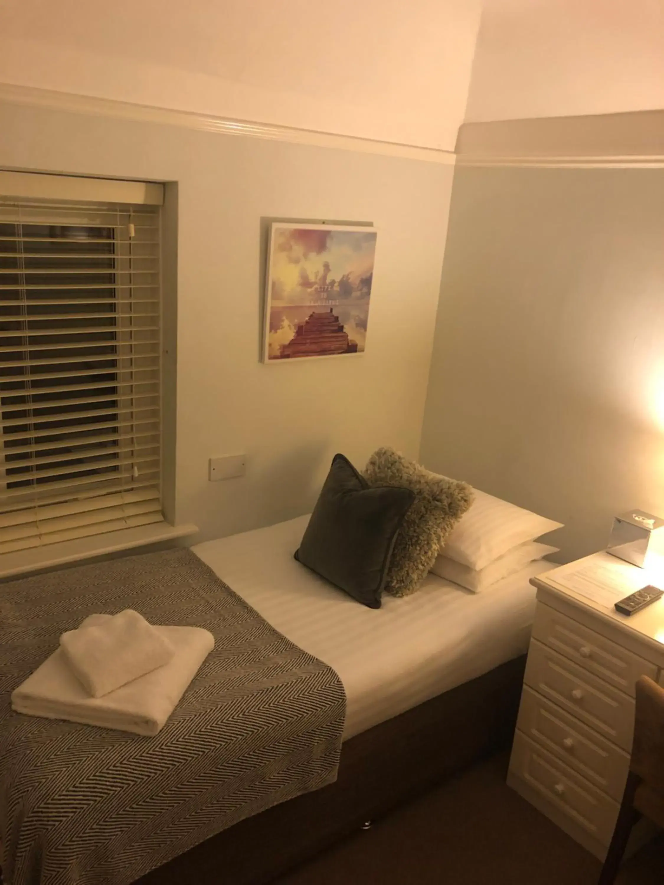 Small Single Room in Burton Lodge Guest House & Spa Small Single Room in Burton Lodge Guest House & Spa