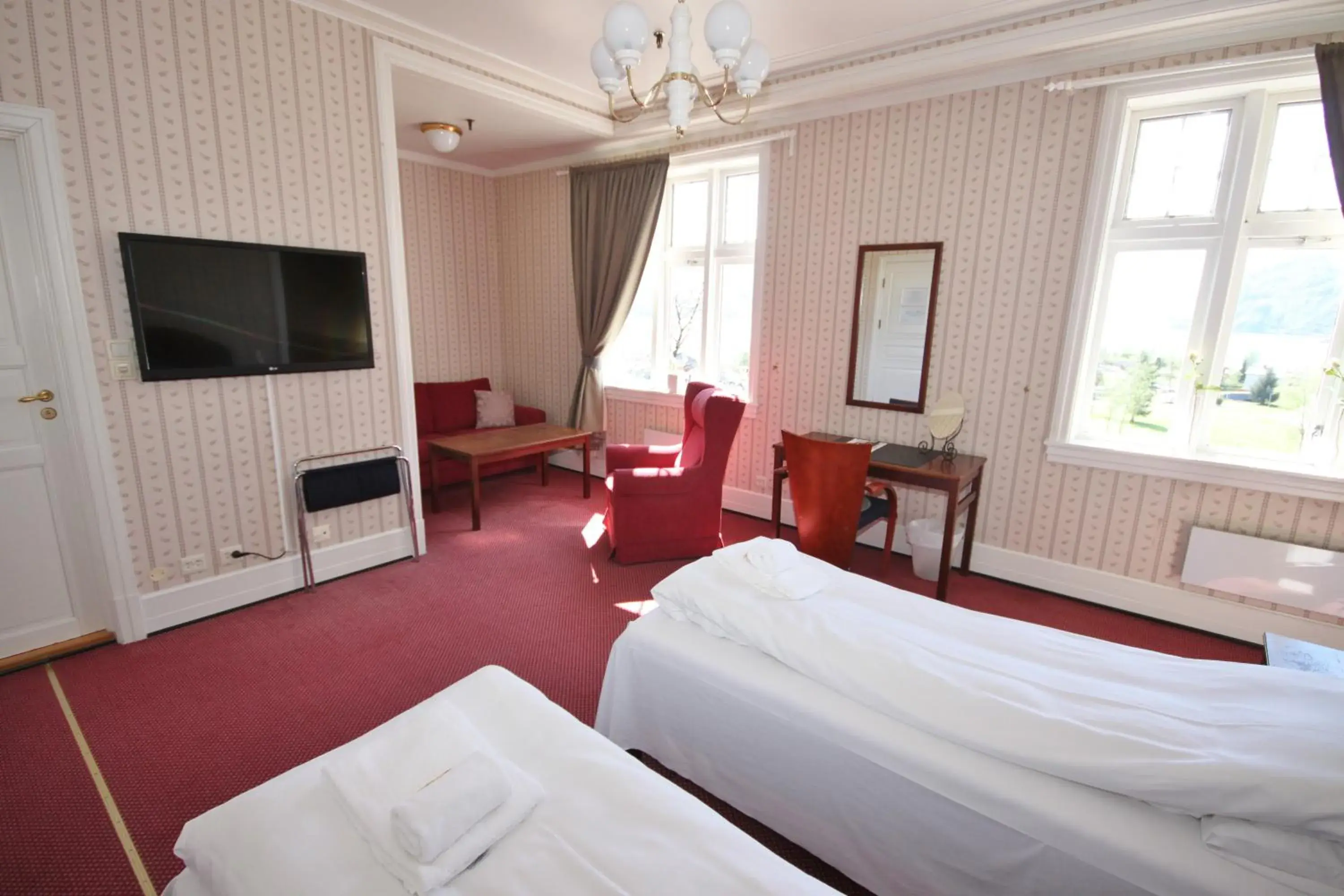 Family Room with Side Sea View in Sauda Fjordhotell Family Room with Side Sea View in Sauda Fjordhotell