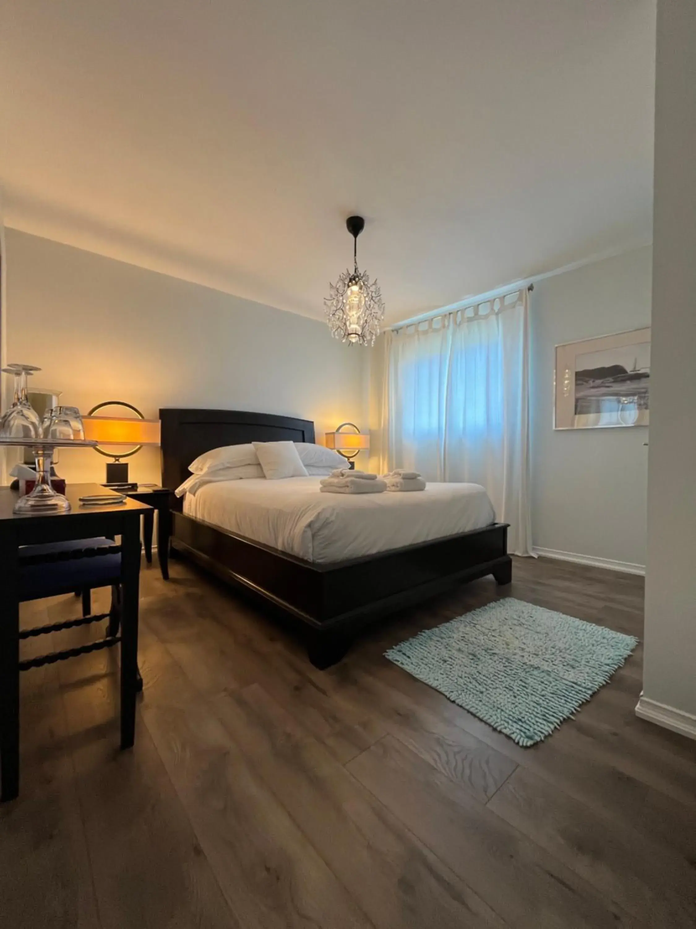 Deluxe Queen Room in Lulu's Bed & Breakfast Deluxe Queen Room in Lulu's Bed & Breakfast